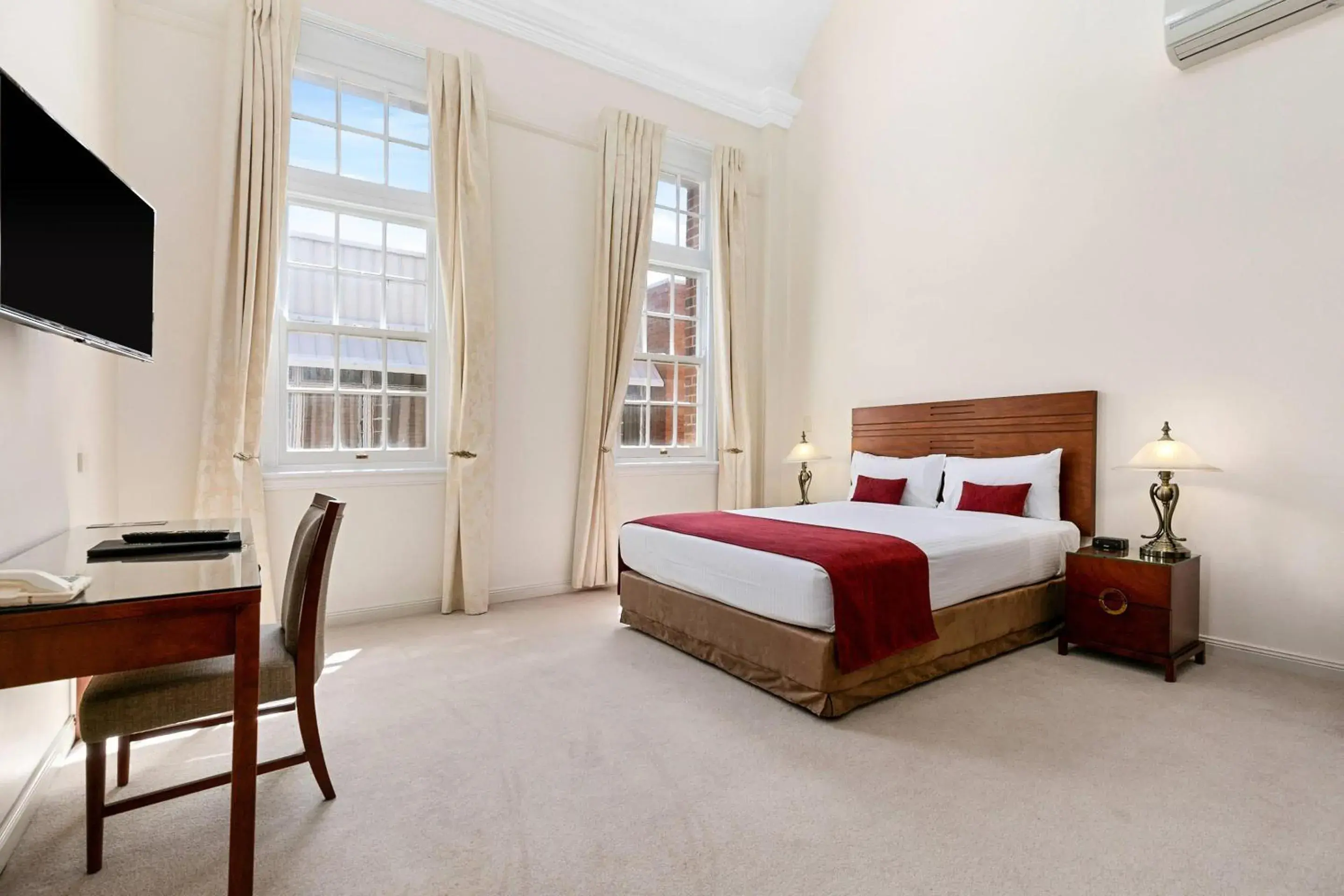 Bedroom, Bed in Quality Hotel Regent Rockhampton Bedroom, Bed in Quality Hotel Regent Rockhampton