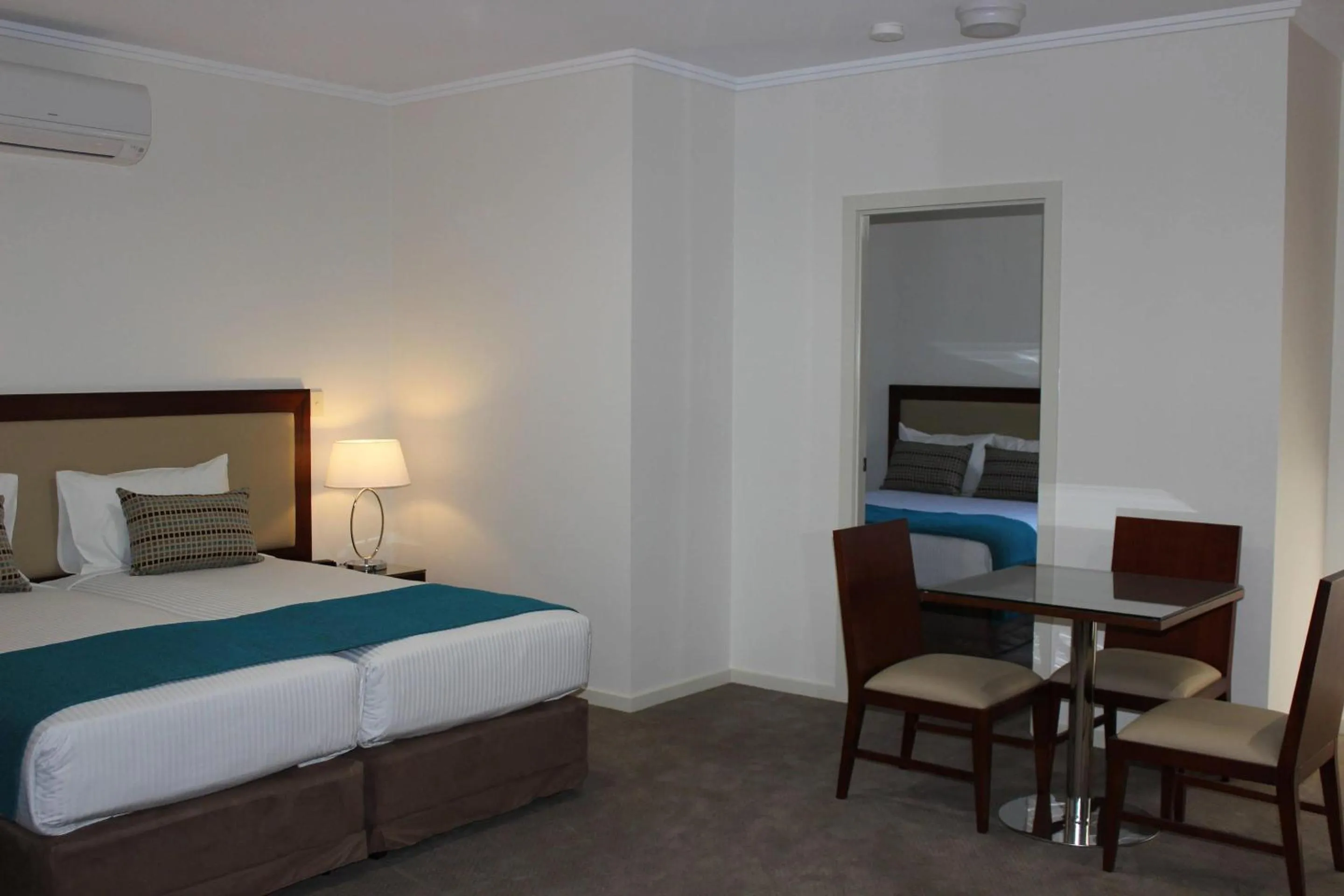 Bedroom, Bed in Quality Hotel Regent Rockhampton