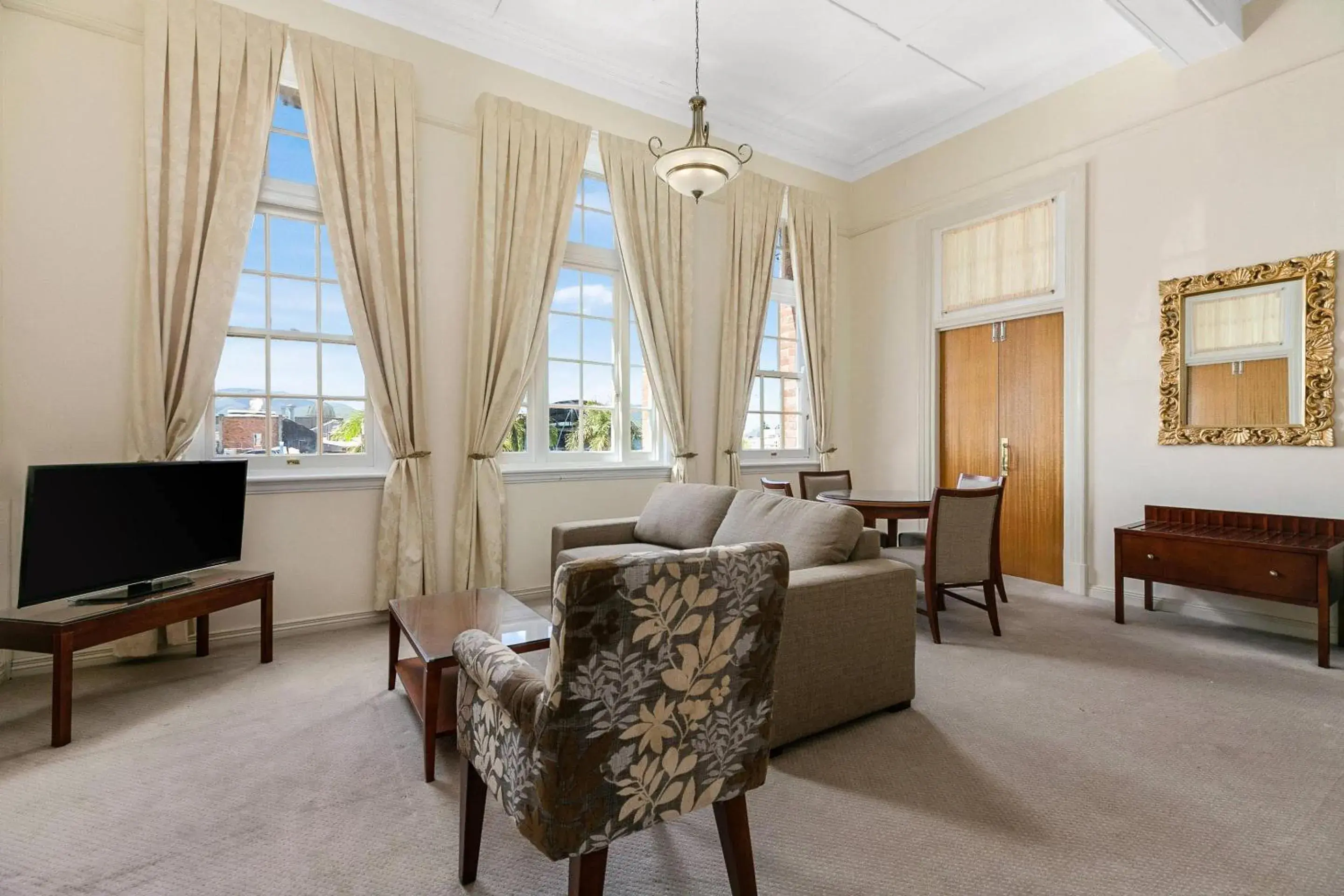 Bedroom in Quality Hotel Regent Rockhampton Bedroom in Quality Hotel Regent Rockhampton