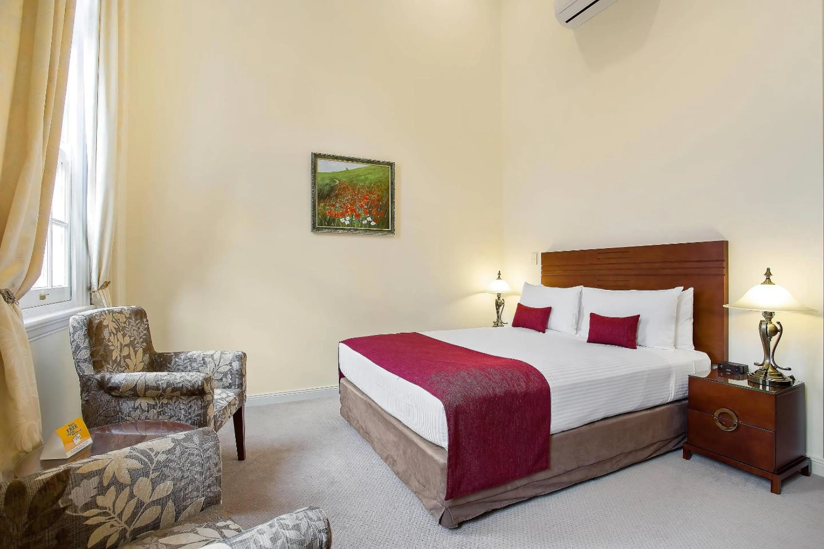 Bedroom, Bed in Quality Hotel Regent Rockhampton