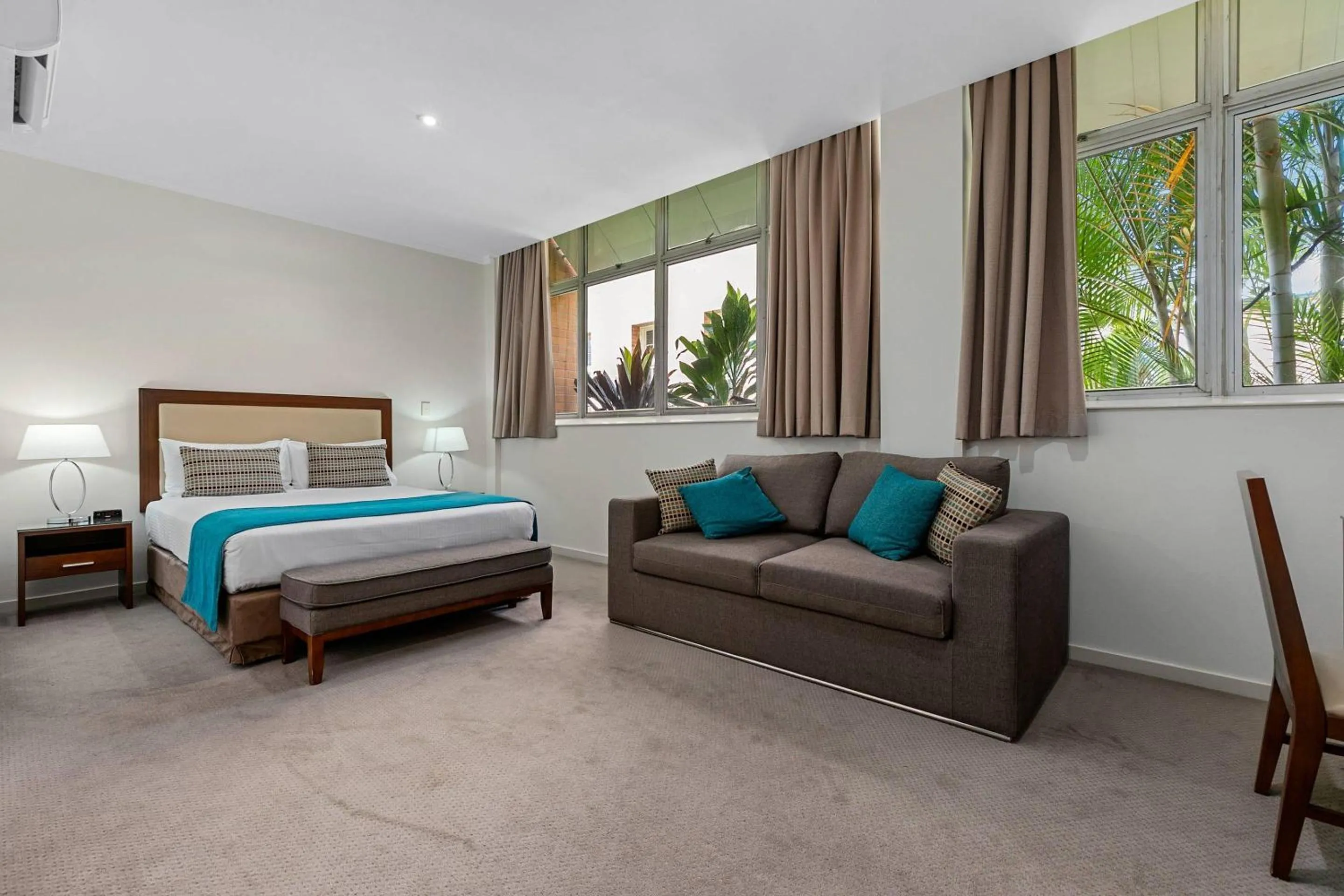 Bedroom, Bed in Quality Hotel Regent Rockhampton