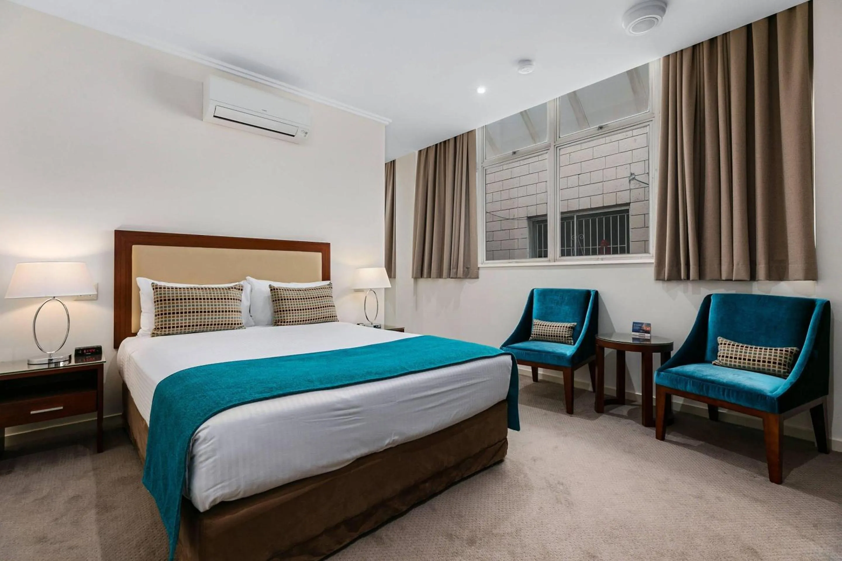 Bedroom, Bed in Quality Hotel Regent Rockhampton