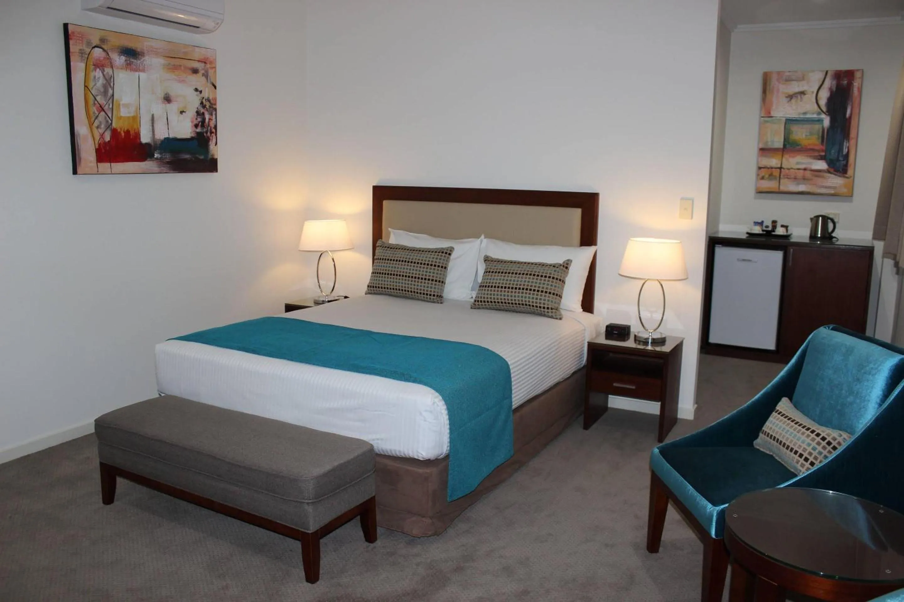 Bedroom, Bed in Quality Hotel Regent Rockhampton