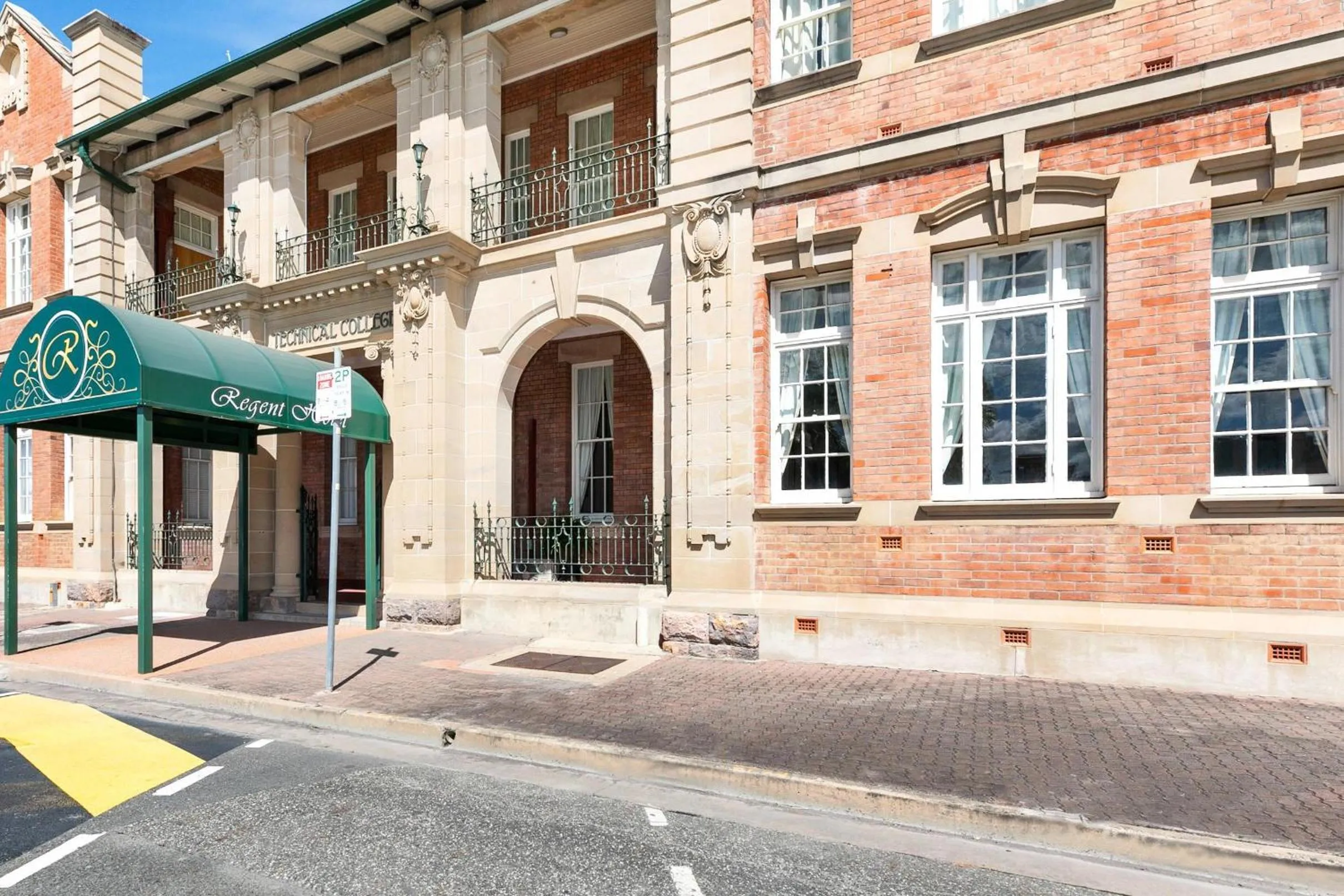 Property building in Quality Hotel Regent Rockhampton