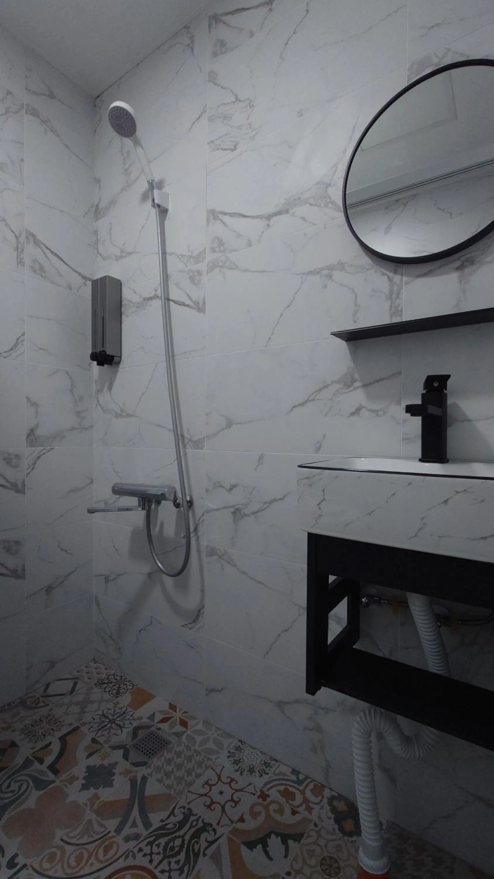 Shower in Formosa 101