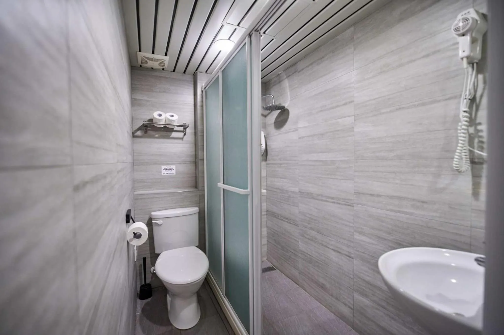 Bathroom in Formosa 101