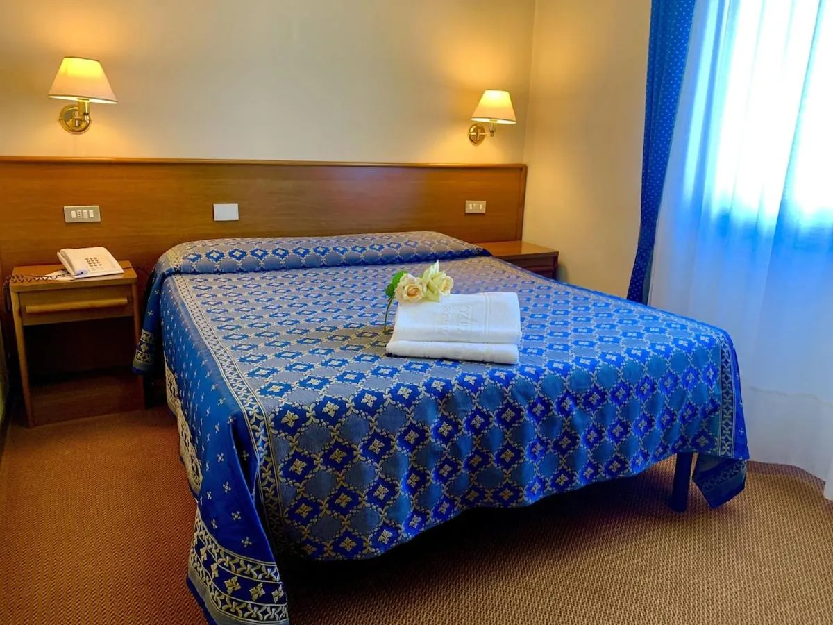 Bed in Hotel Firenze