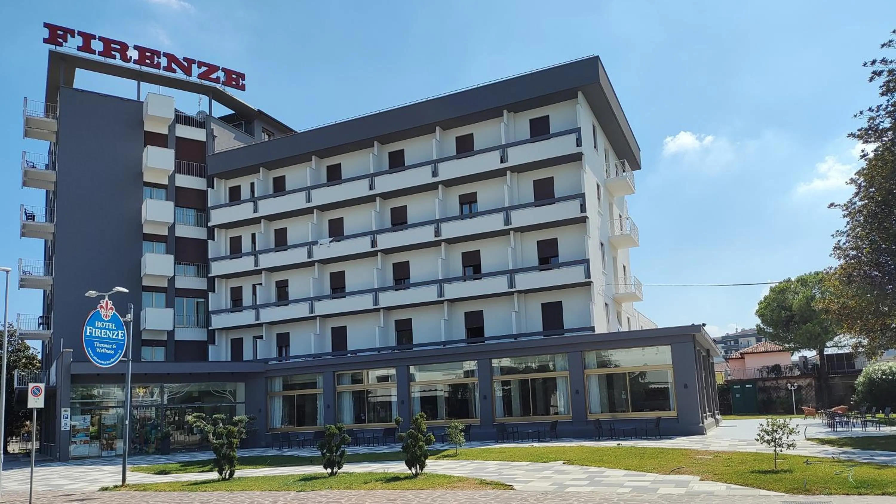 Property building in Hotel Firenze