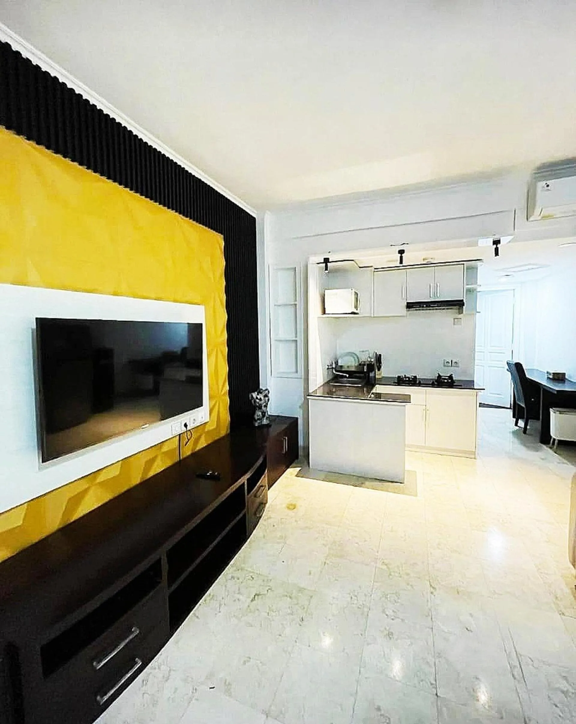 TV and multimedia in Suite Hotel Apartment Legian by RCP