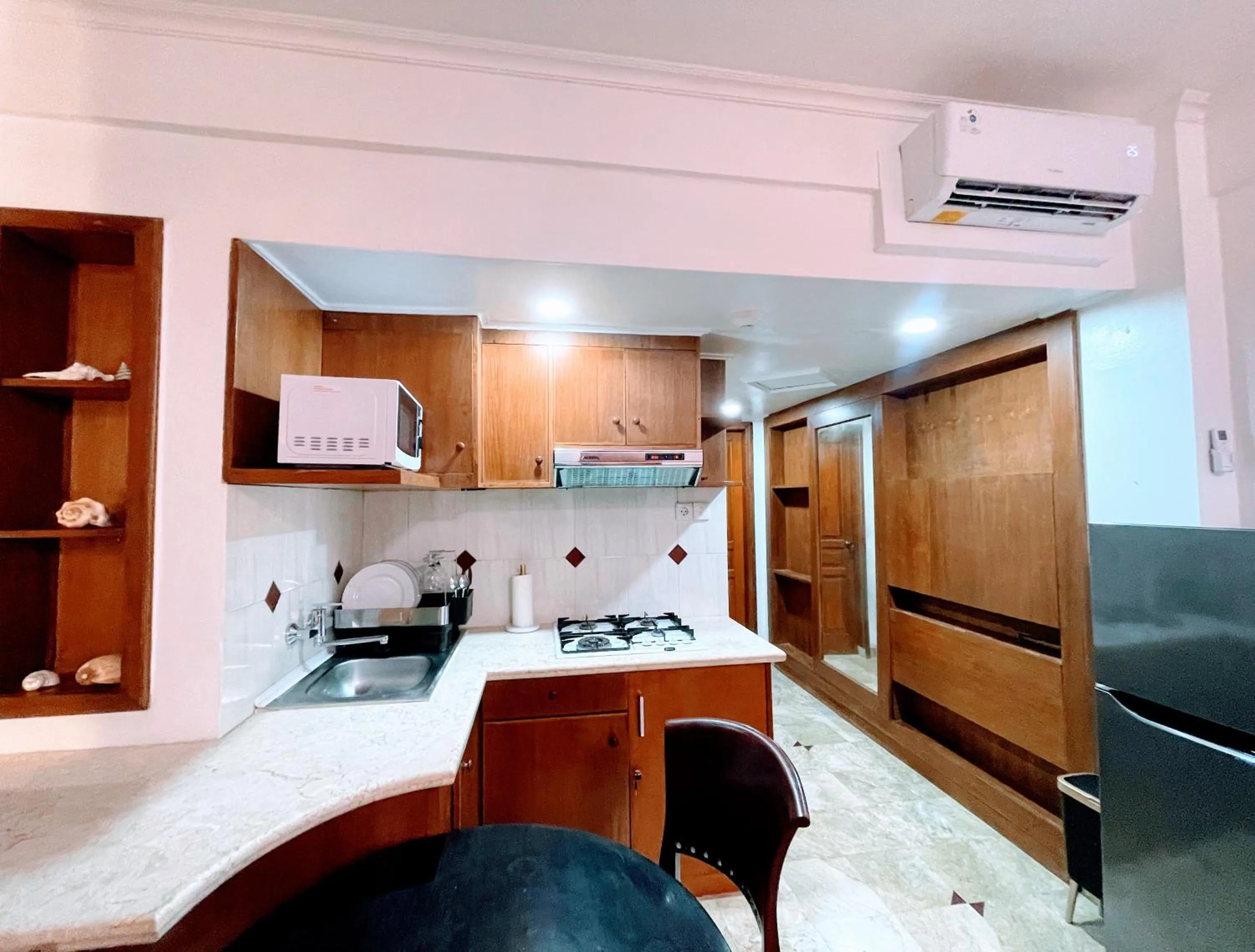 Kitchen or kitchenette in Suite Hotel Apartment Legian by RCP