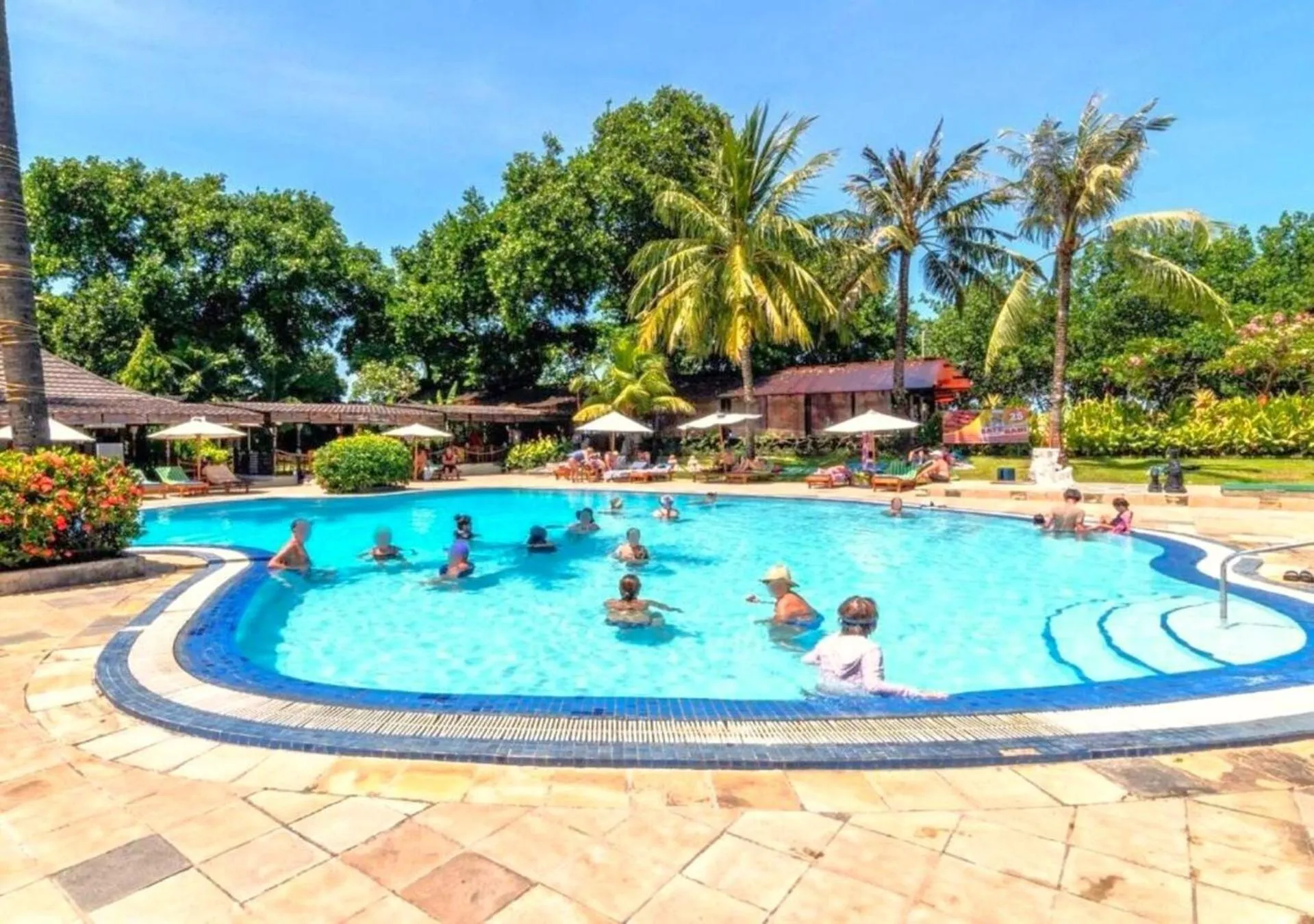 Swimming pool in Suite Hotel Apartment Legian by RCP