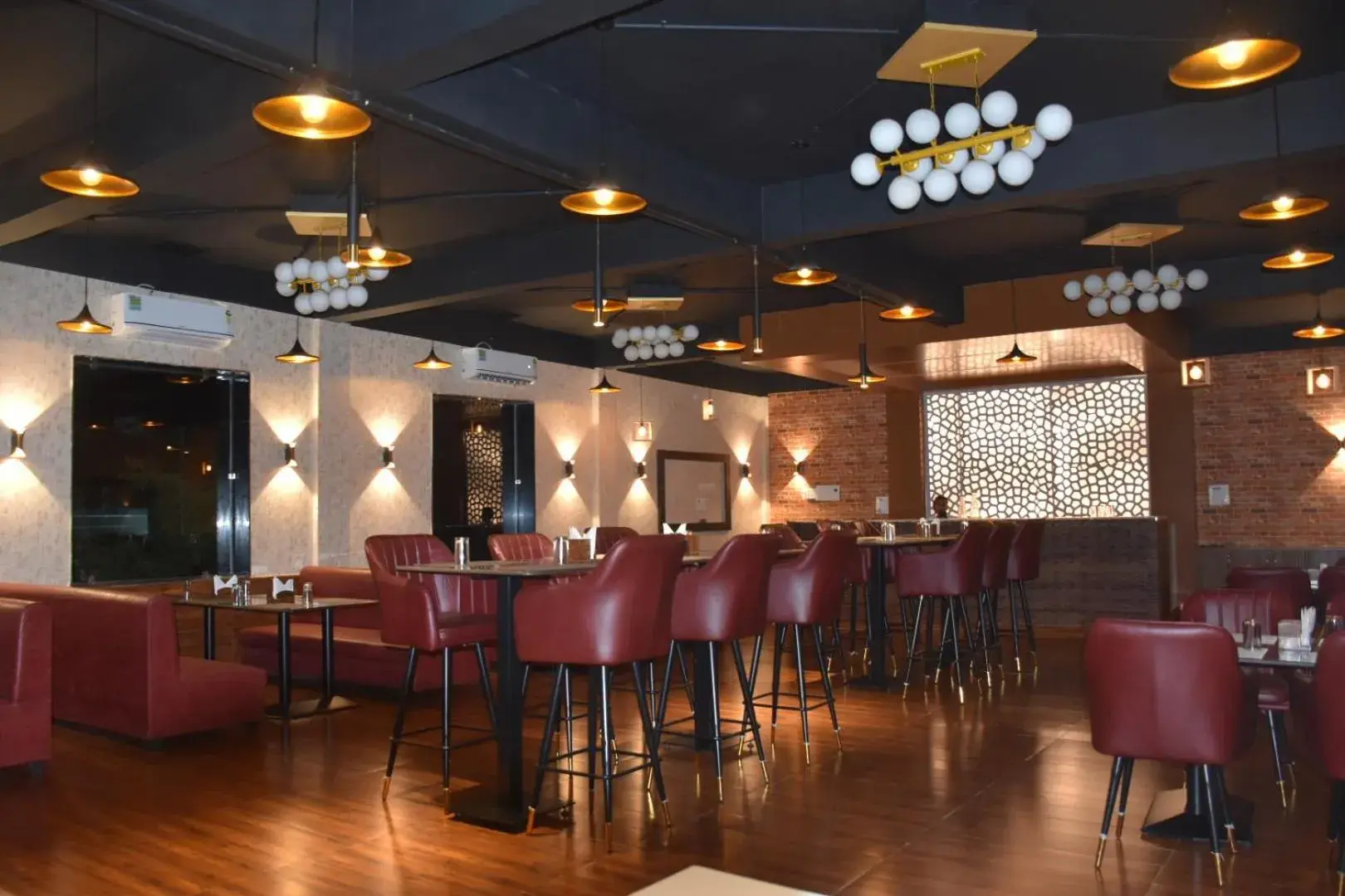 Restaurant/places to eat in Hotel Obsidian Red Restaurant/places to eat in Hotel Obsidian Red