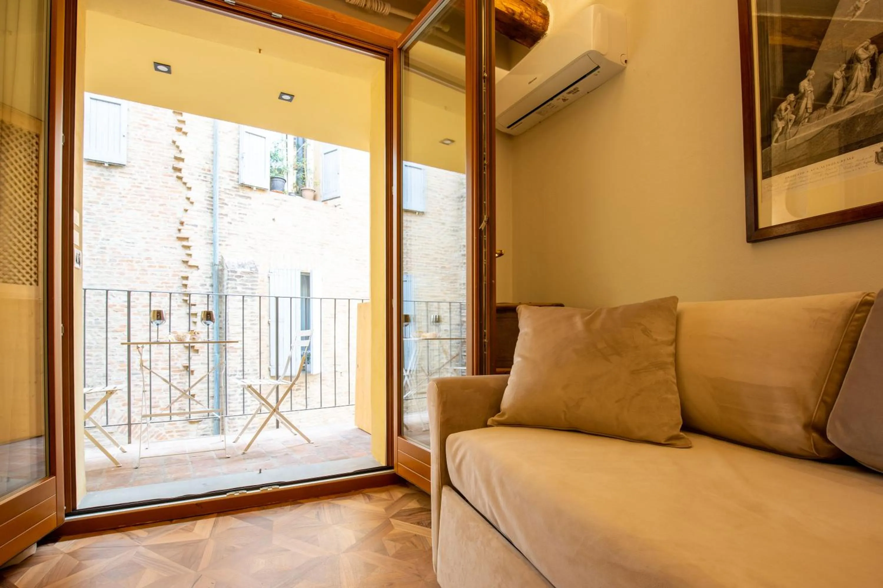 Balcony/Terrace in BolognaRoomscom - Falegnami Boutique