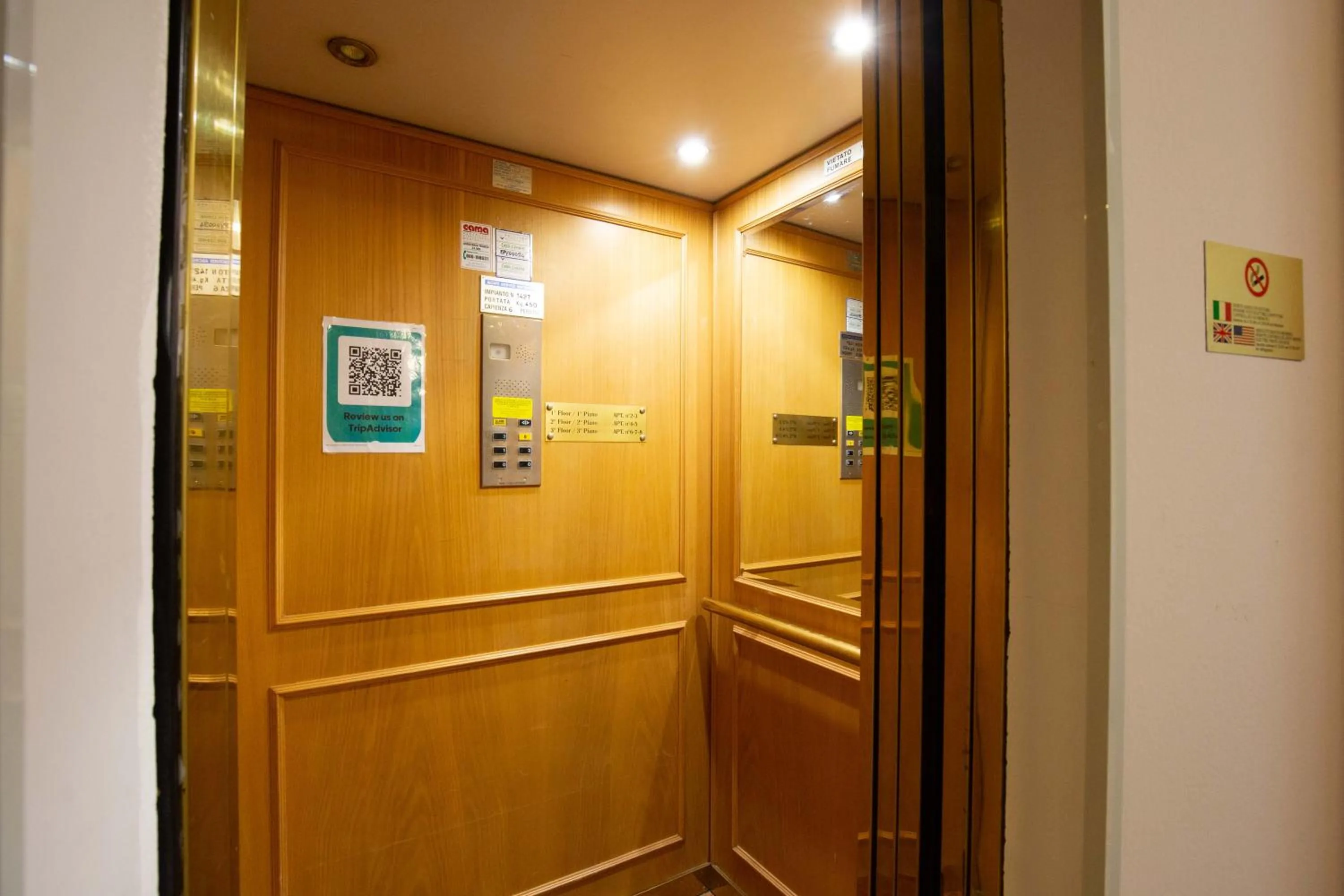 elevator in BolognaRoomscom - Falegnami Boutique