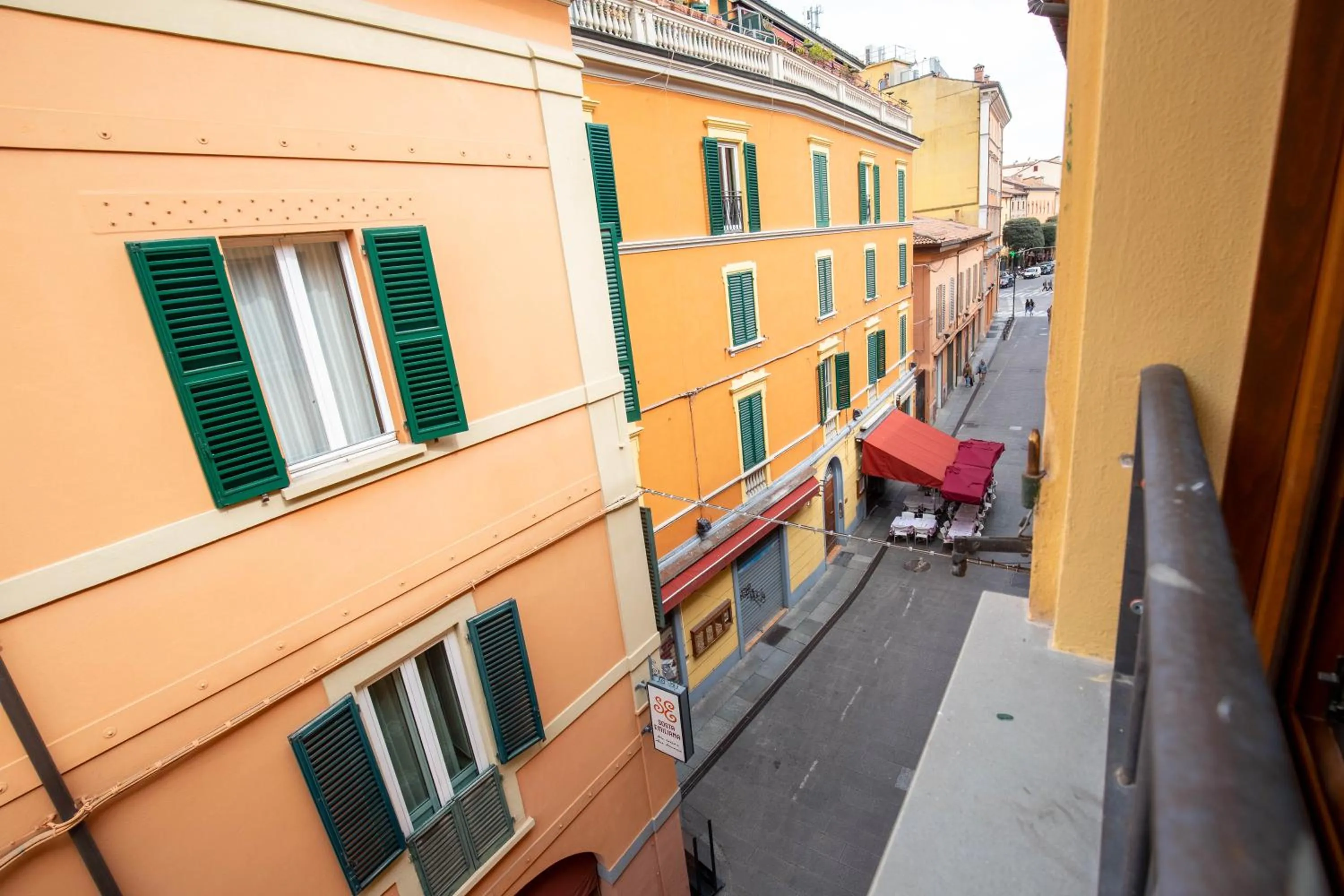 City view in BolognaRoomscom - Falegnami Boutique