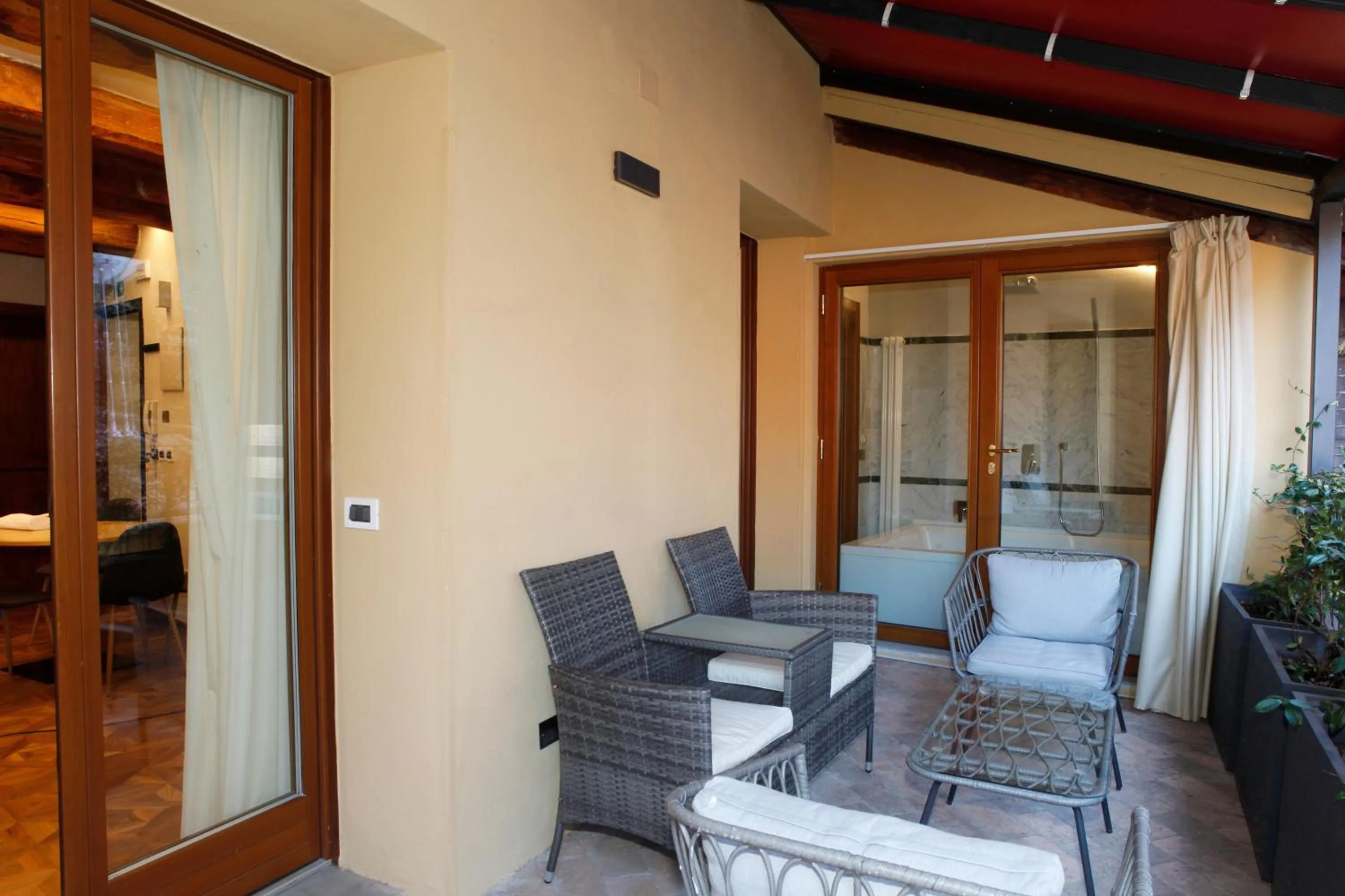 Balcony/Terrace in BolognaRoomscom - Falegnami Boutique