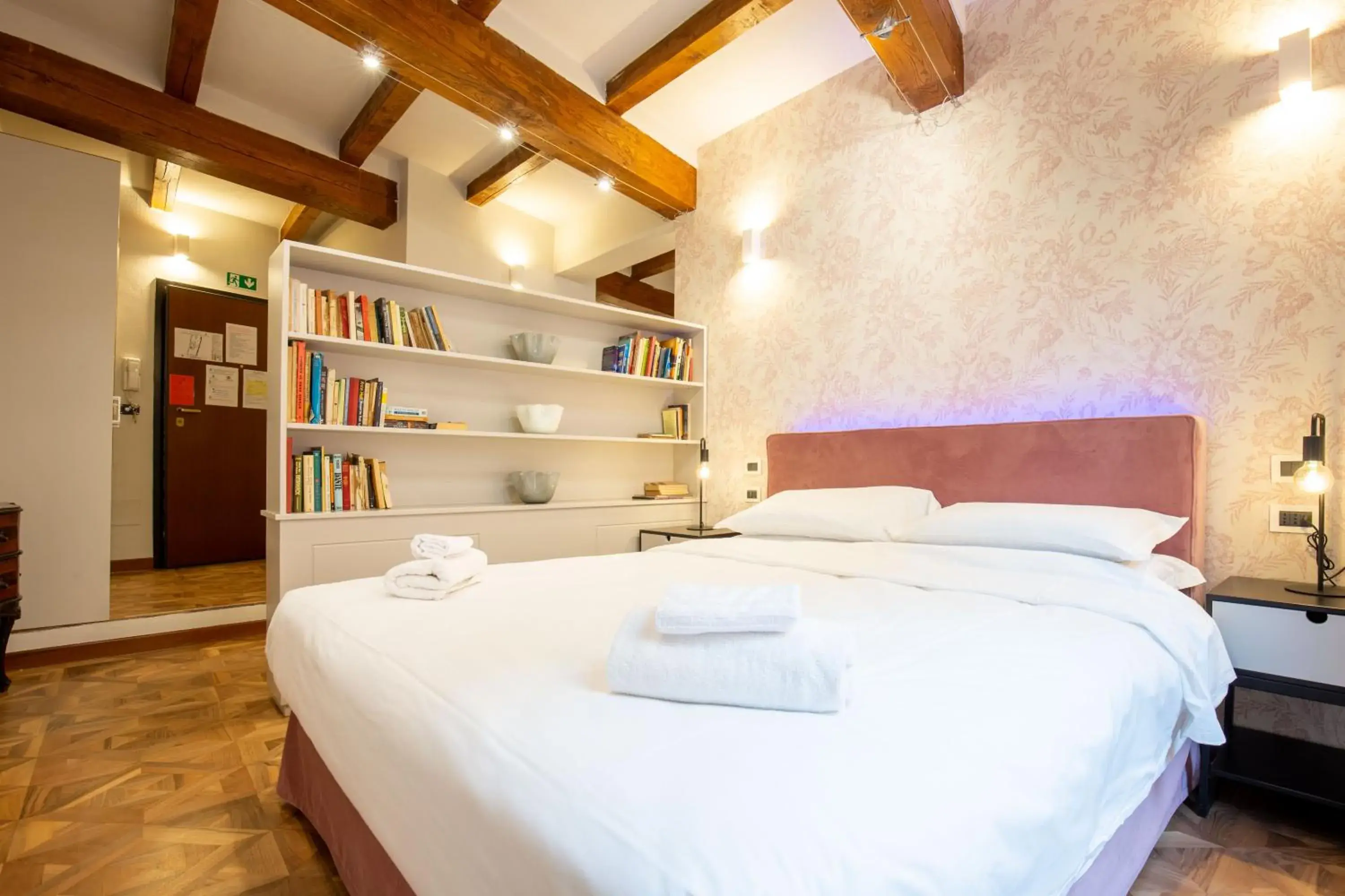 Bedroom, Bed in BolognaRoomscom - Falegnami Boutique Bedroom, Bed in BolognaRoomscom - Falegnami Boutique