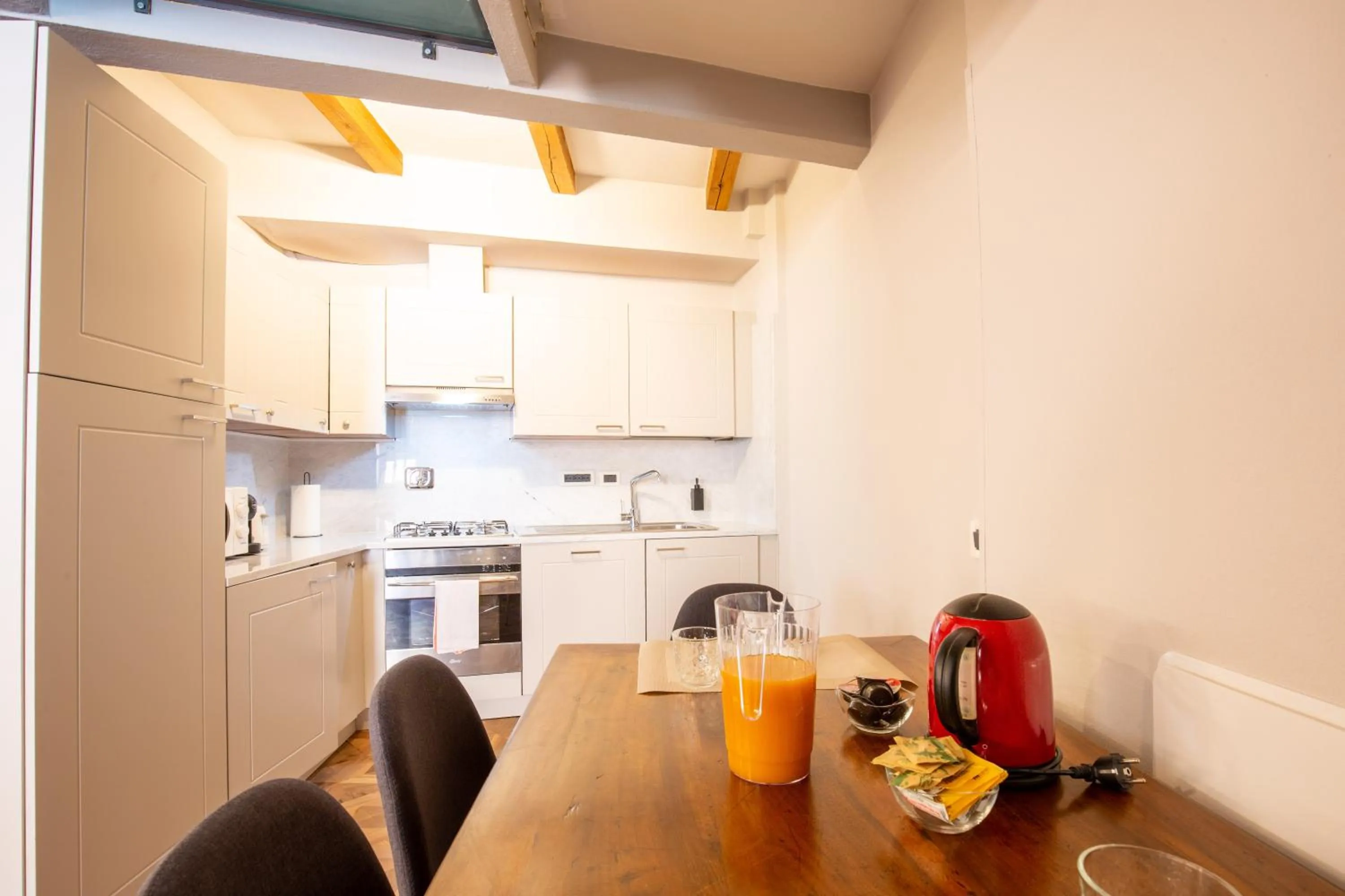 Kitchen or kitchenette in BolognaRoomscom - Falegnami Boutique