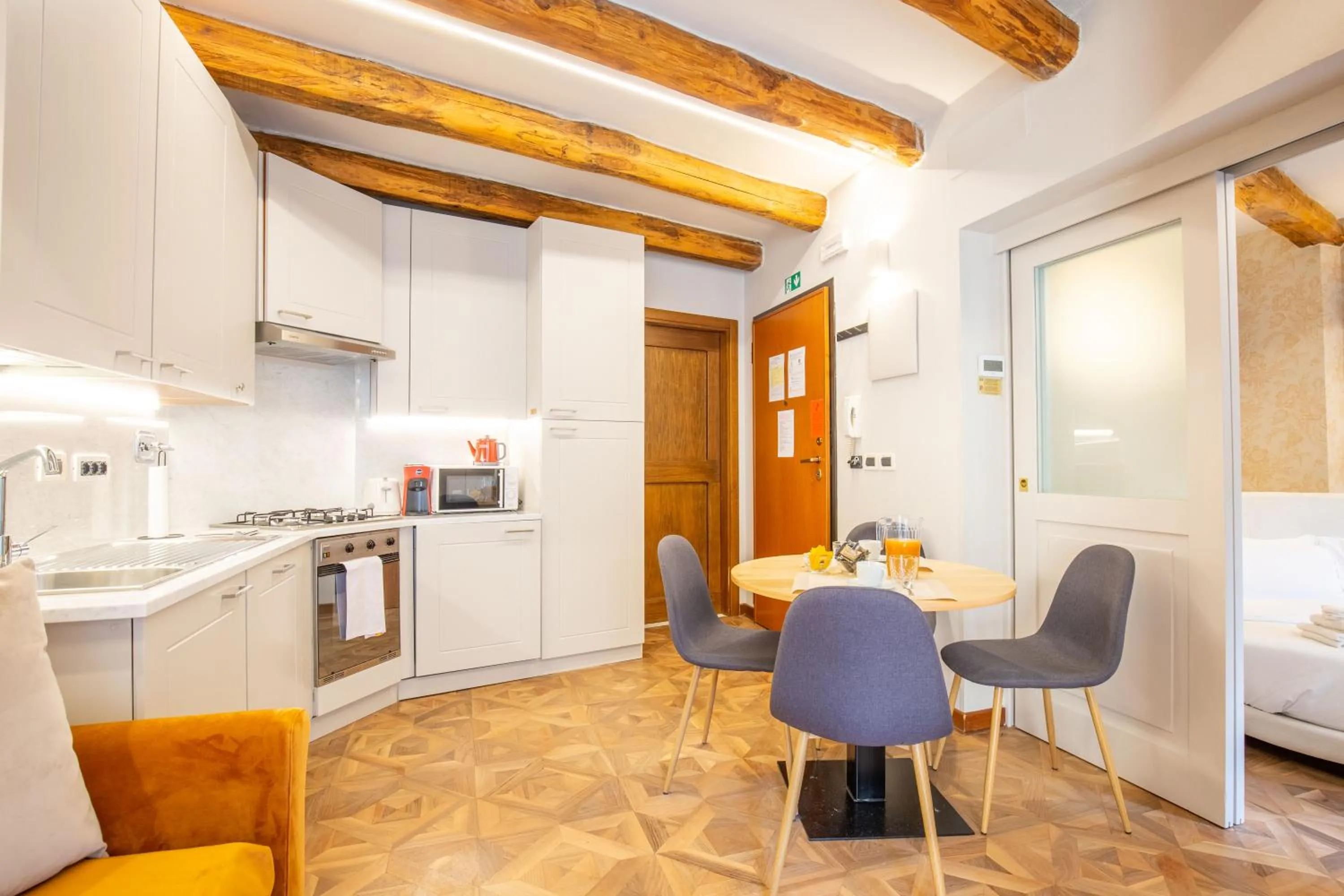 Living room in BolognaRoomscom - Falegnami Boutique