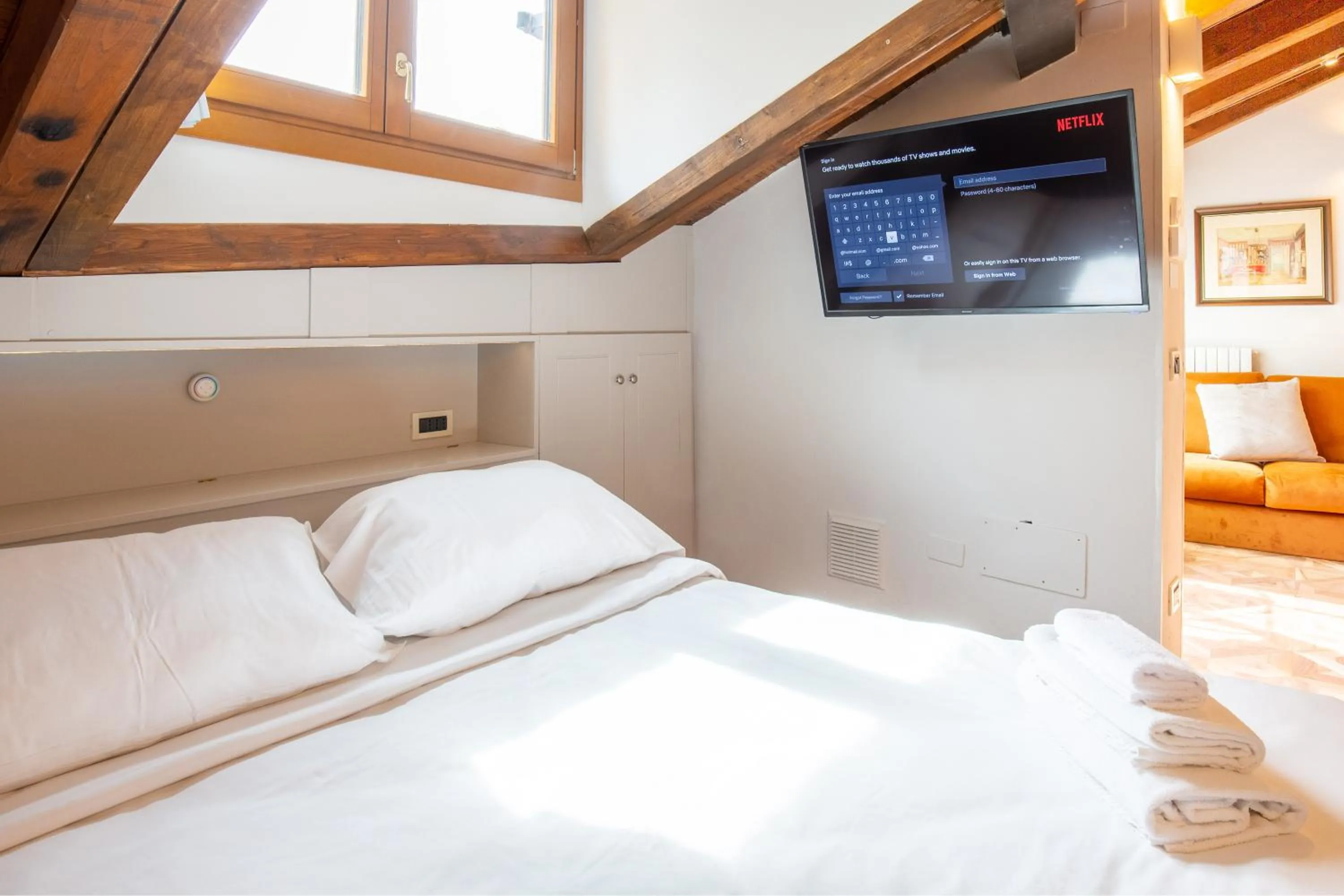 Bedroom, Bed in BolognaRoomscom - Falegnami Boutique