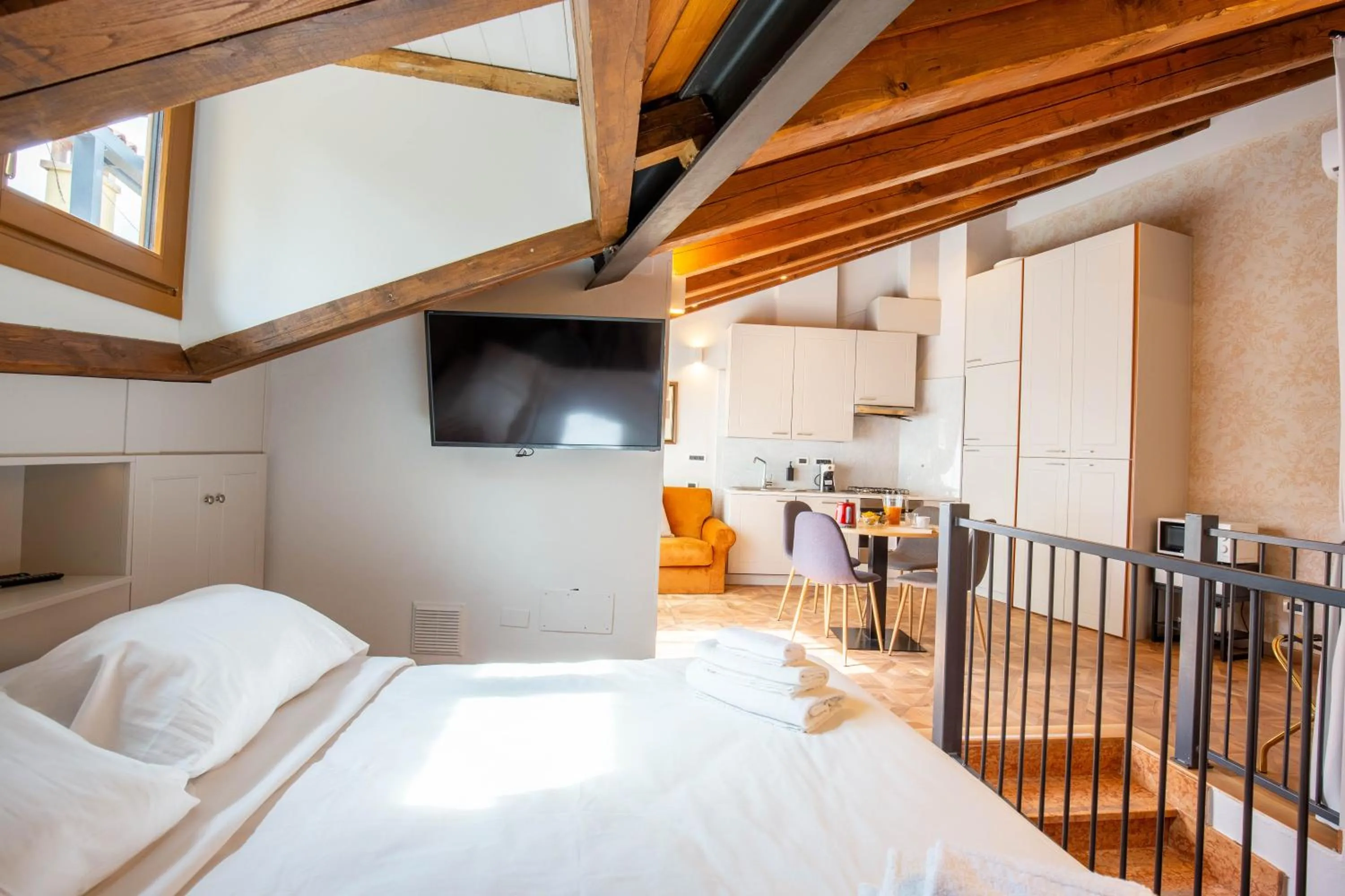 Kitchen or kitchenette, Bed in BolognaRoomscom - Falegnami Boutique