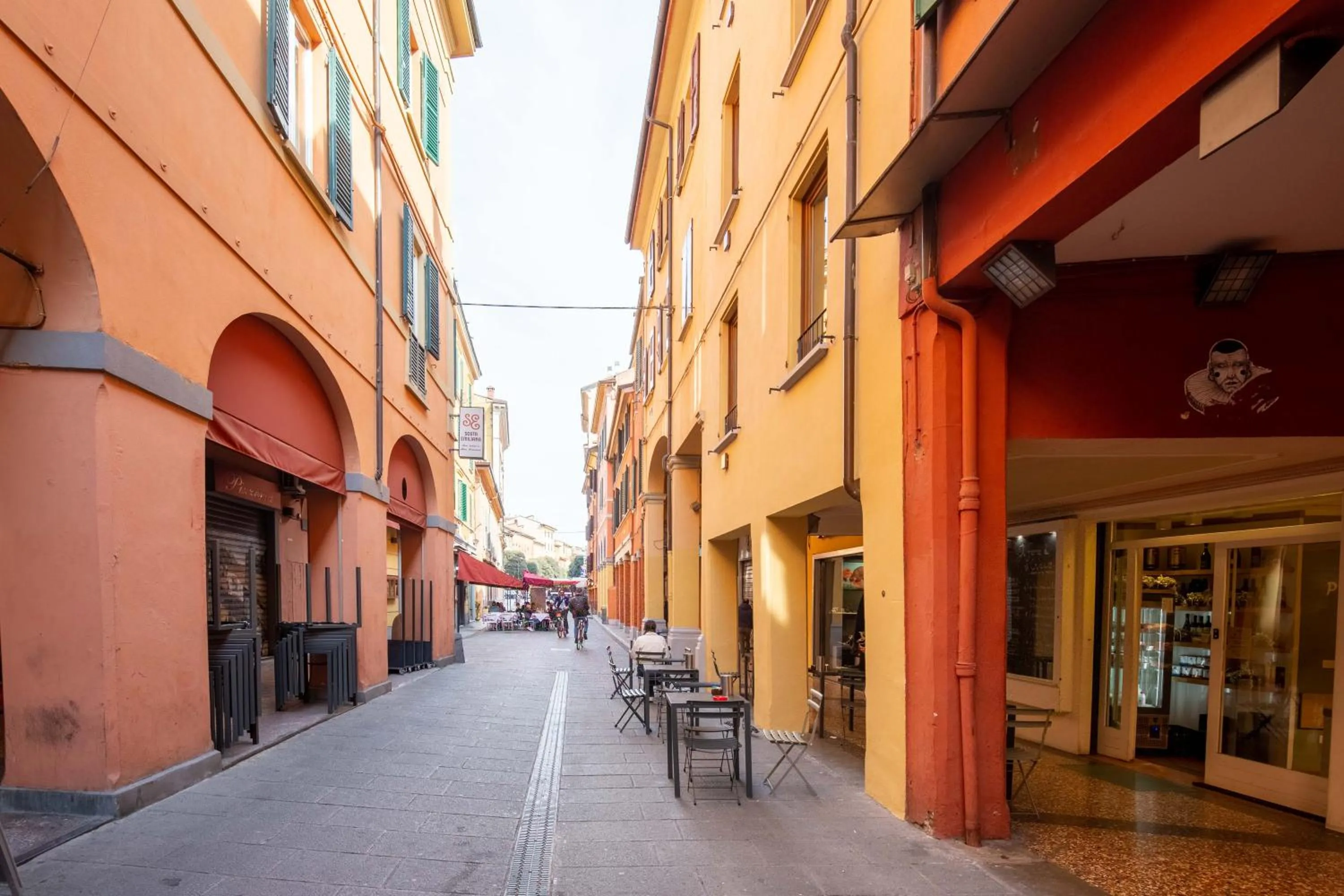 Street view in BolognaRoomscom - Falegnami Boutique