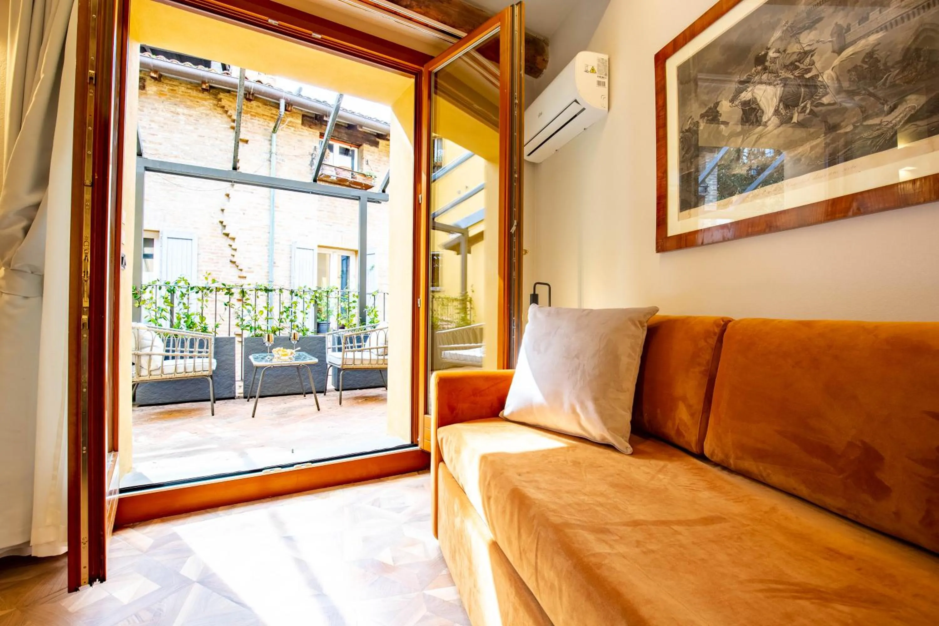 Balcony/Terrace in BolognaRoomscom - Falegnami Boutique