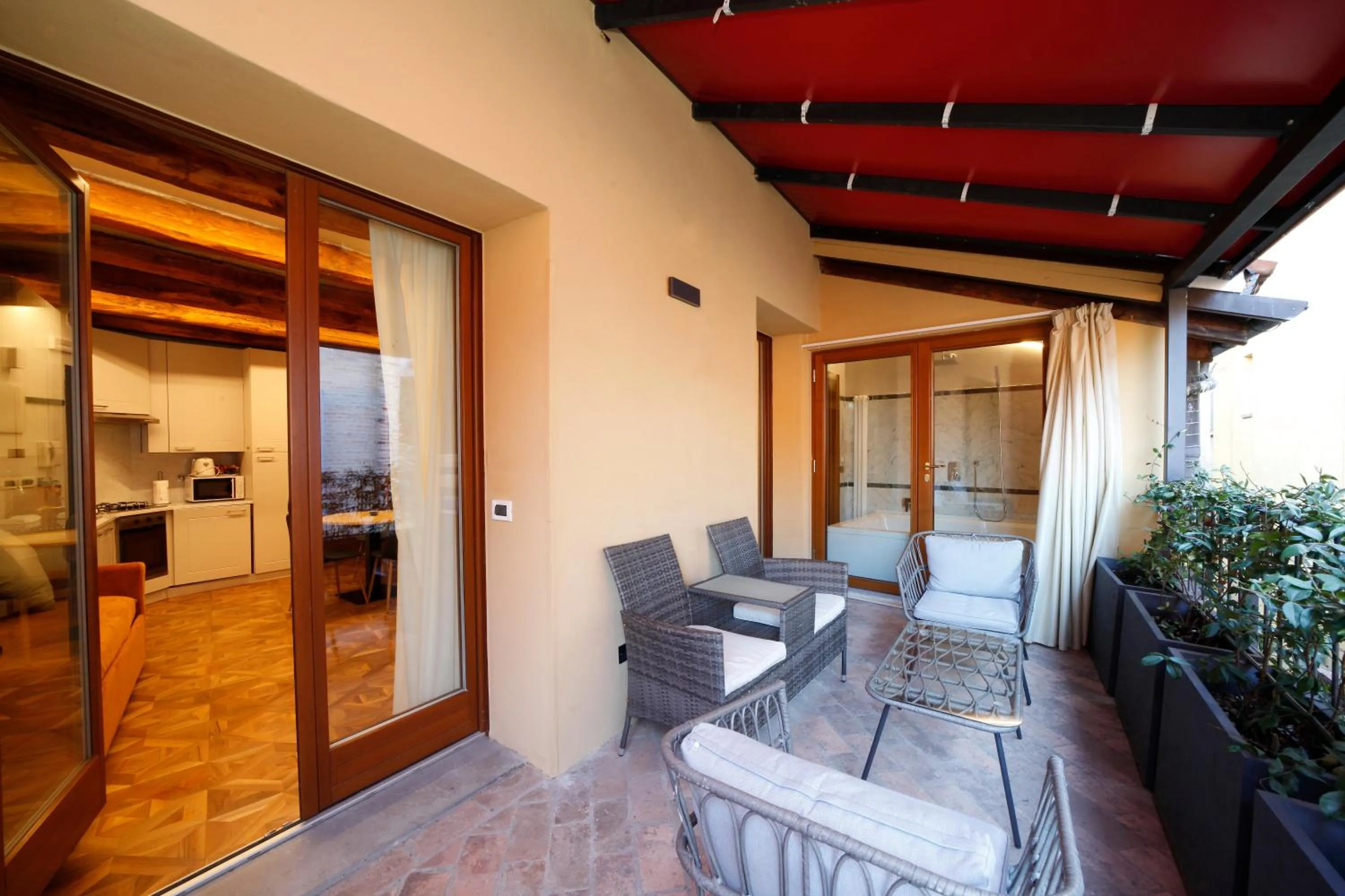 Balcony/Terrace in BolognaRoomscom - Falegnami Boutique