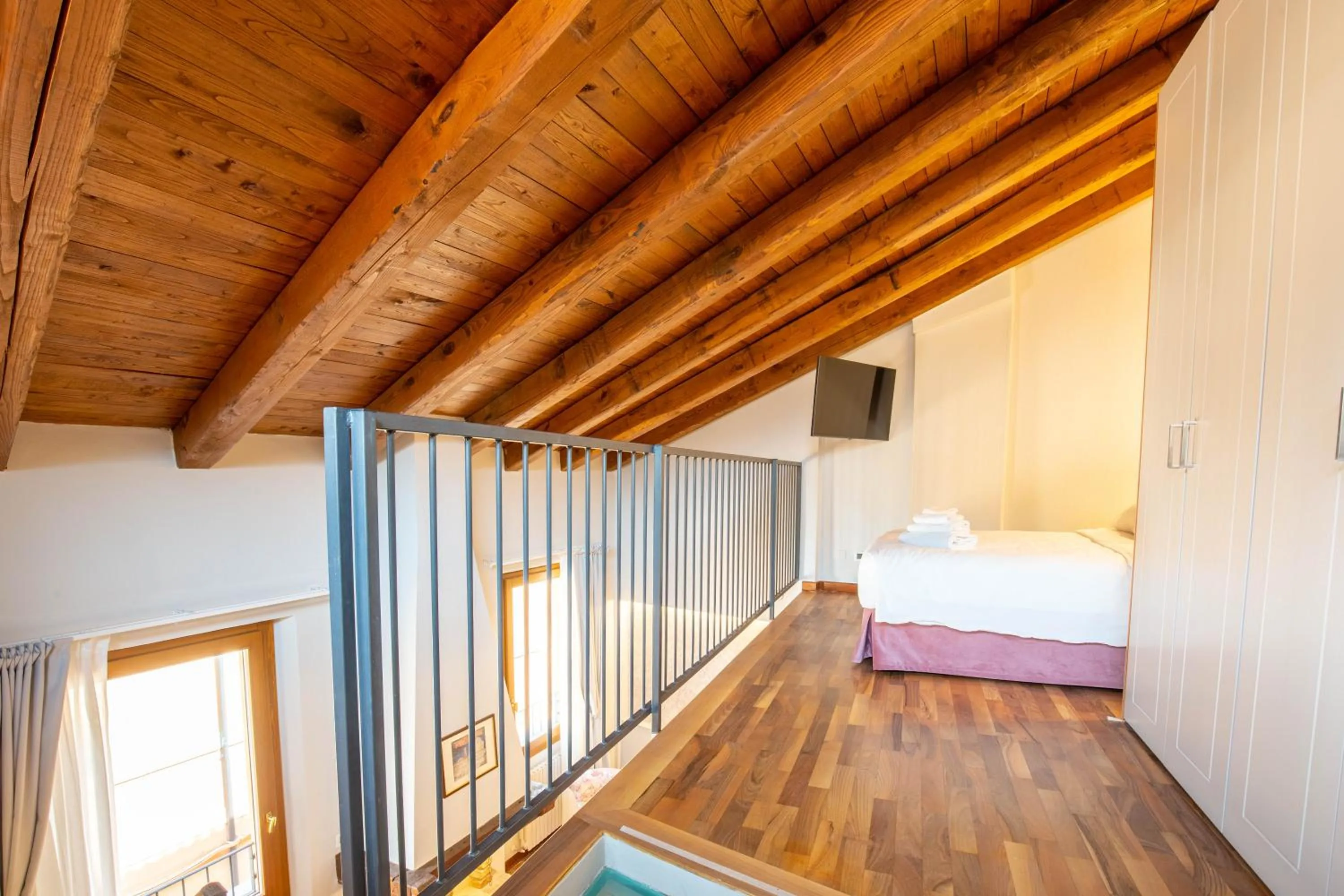 Bedroom, Bed in BolognaRoomscom - Falegnami Boutique