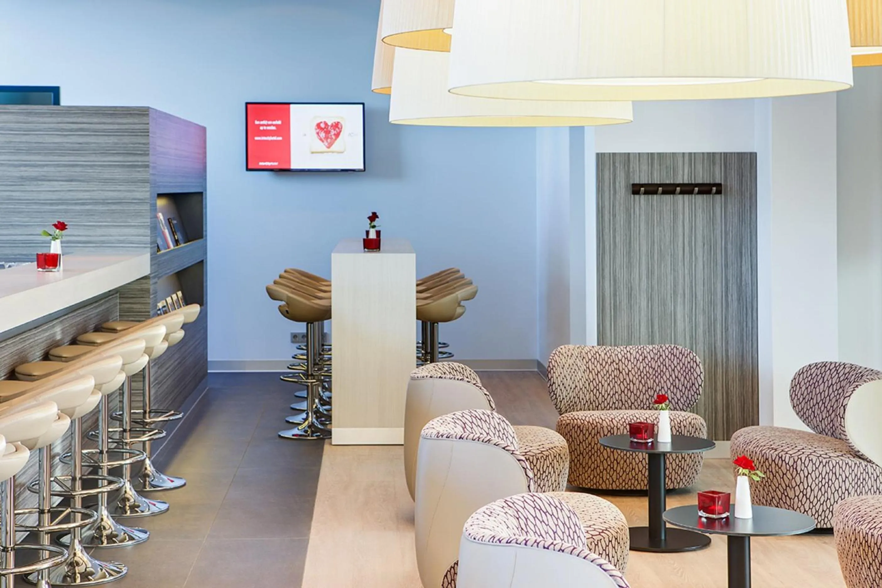 Lounge or bar in IntercityHotel Enschede