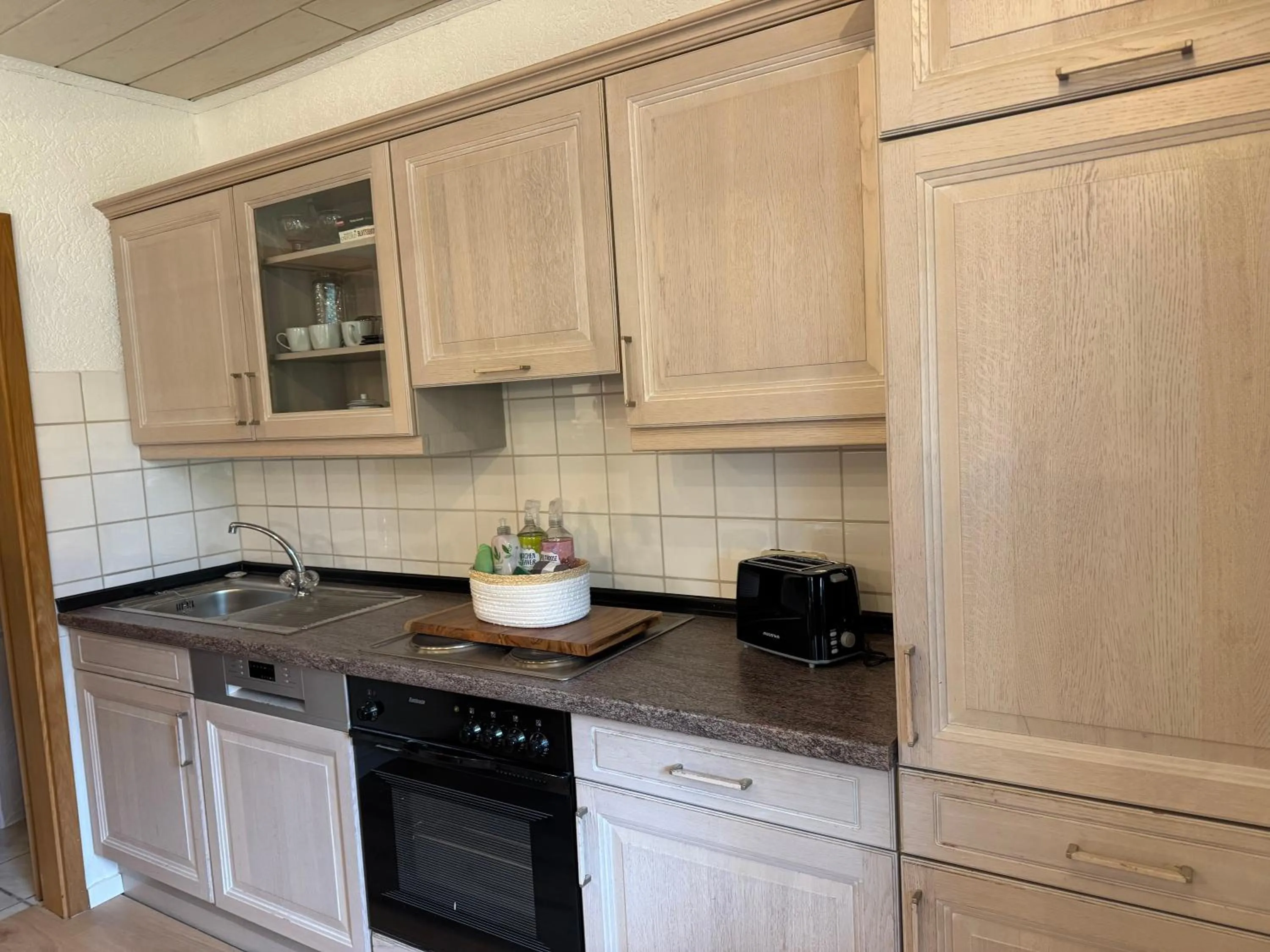 Kitchen or kitchenette in Pension und Apartment Landhaus Fricke