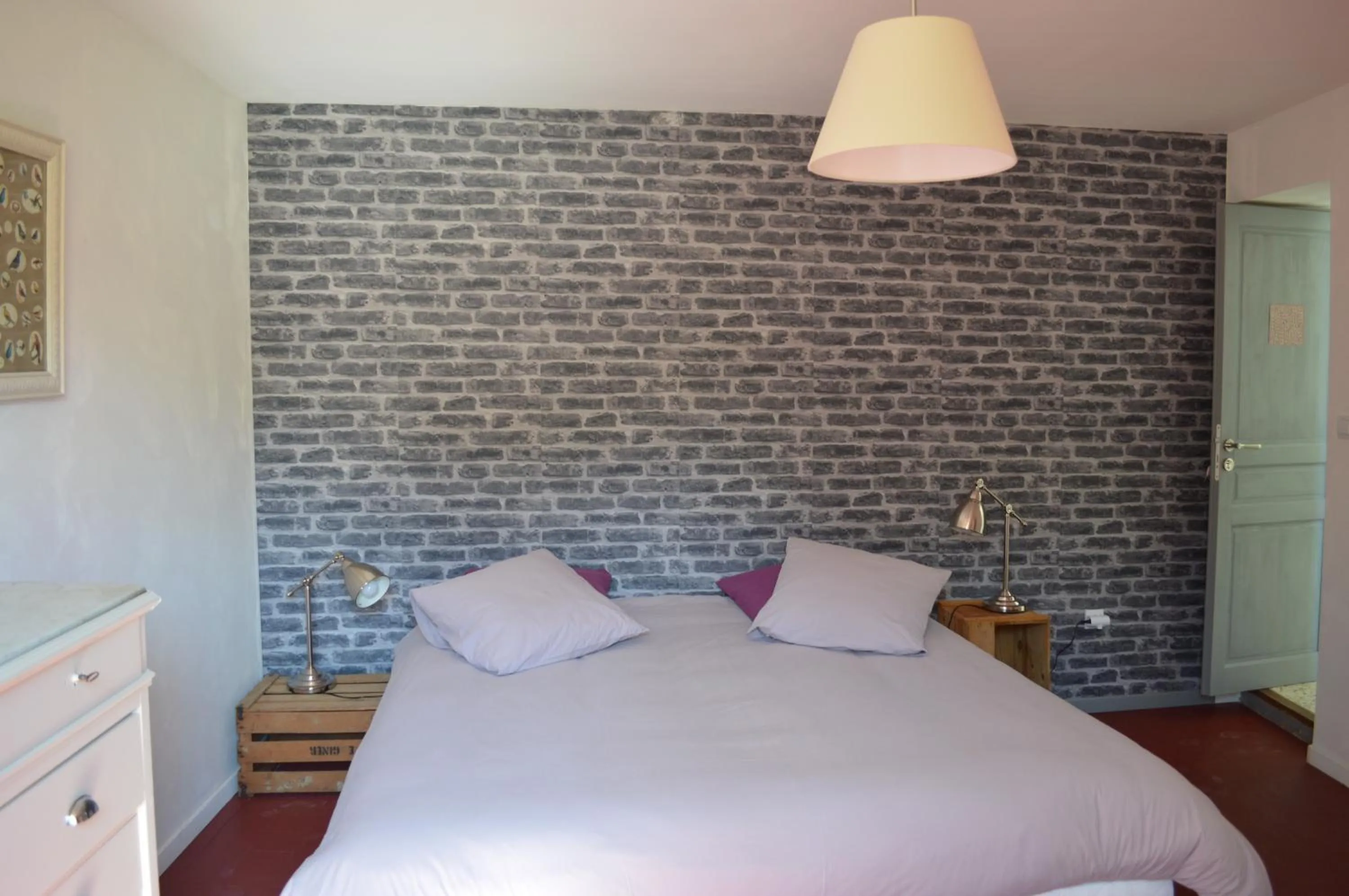 Shower, Bed in B&B Lily et Paul