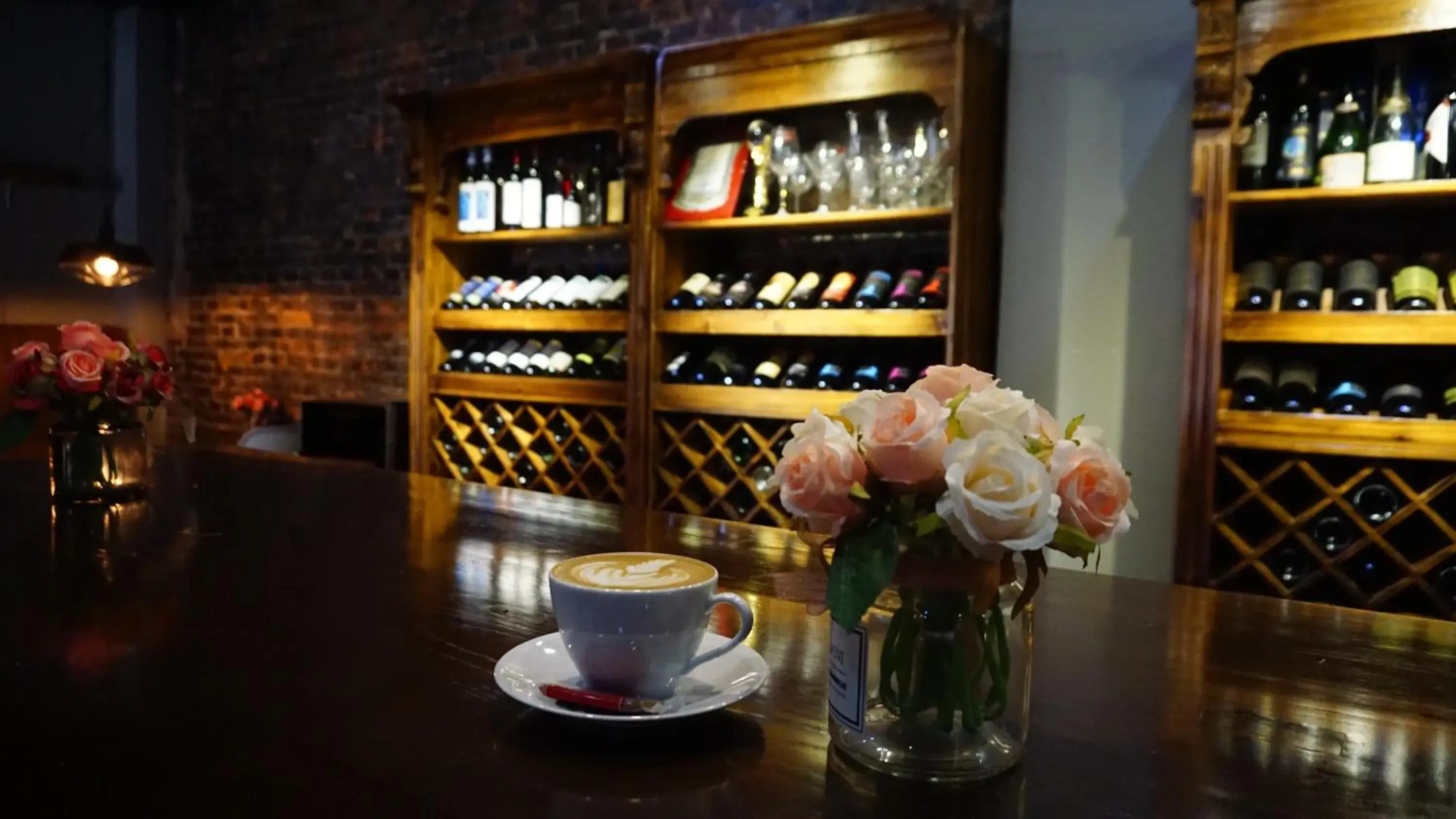 Lounge or bar in Shanghai Fish Inn East Nanjing Road Lounge or bar in Shanghai Fish Inn East Nanjing Road