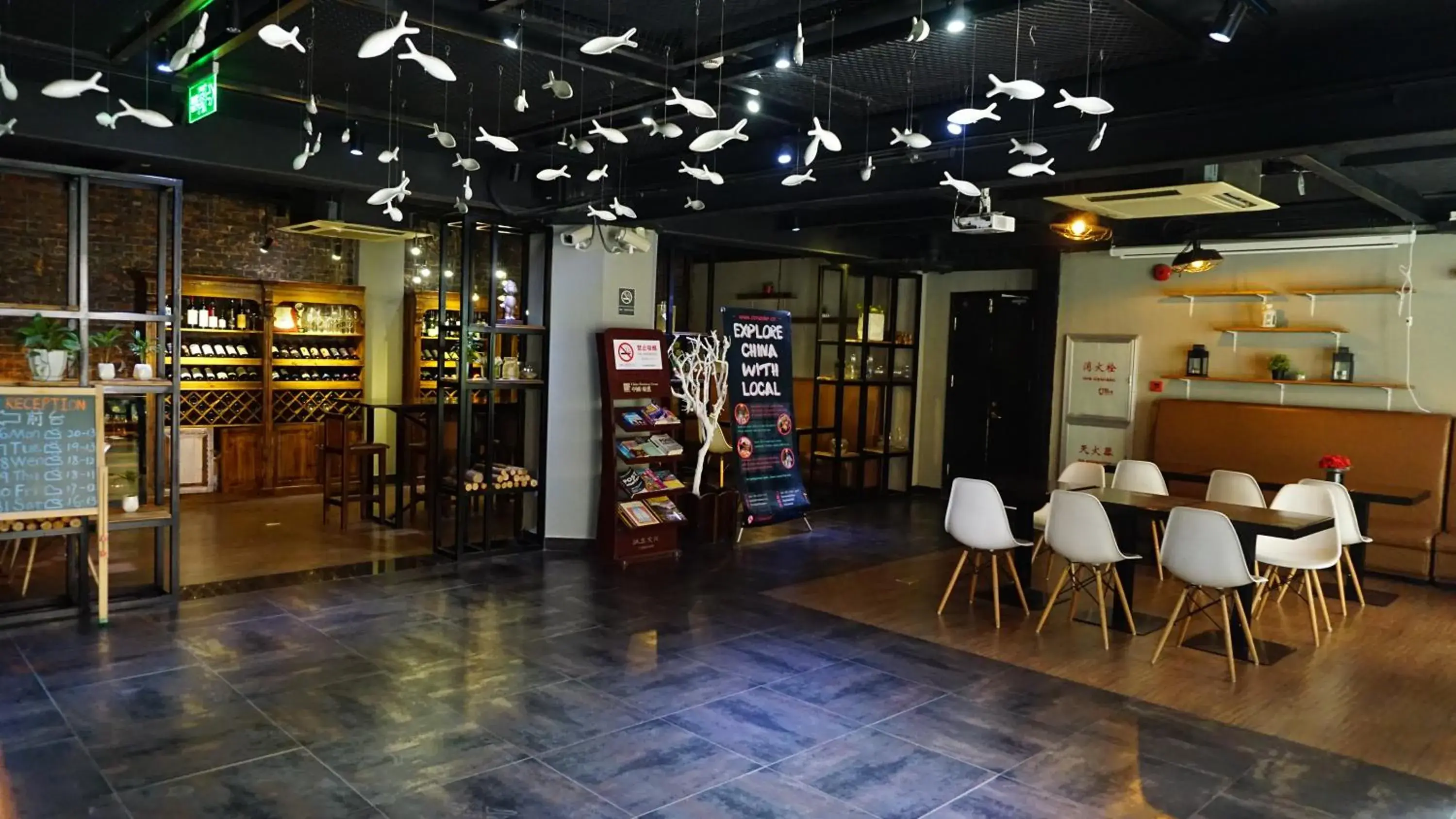 Lounge or bar in Shanghai Fish Inn East Nanjing Road Lounge or bar in Shanghai Fish Inn East Nanjing Road