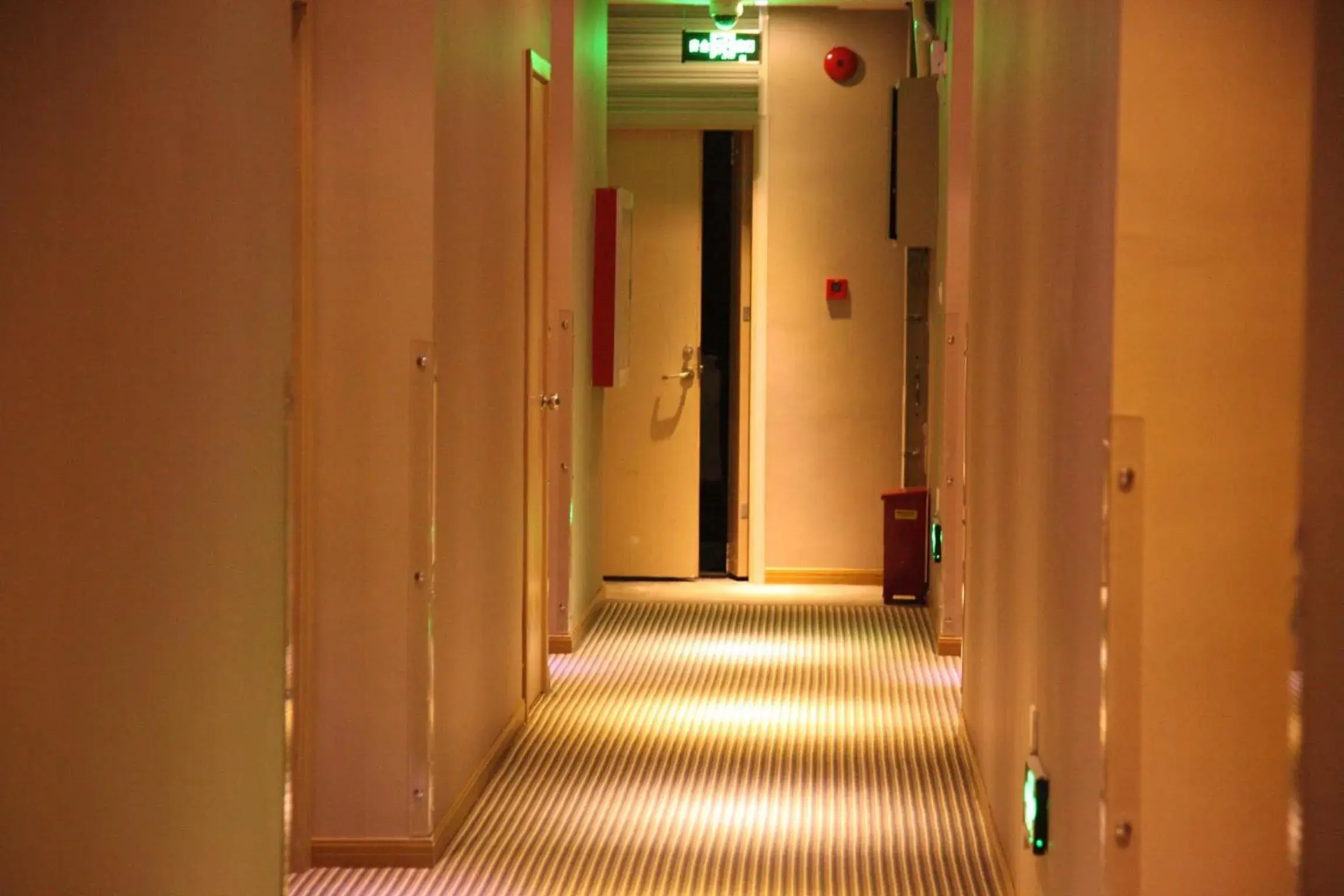 Facade/entrance in Shanghai Fish Inn East Nanjing Road Facade/entrance in Shanghai Fish Inn East Nanjing Road