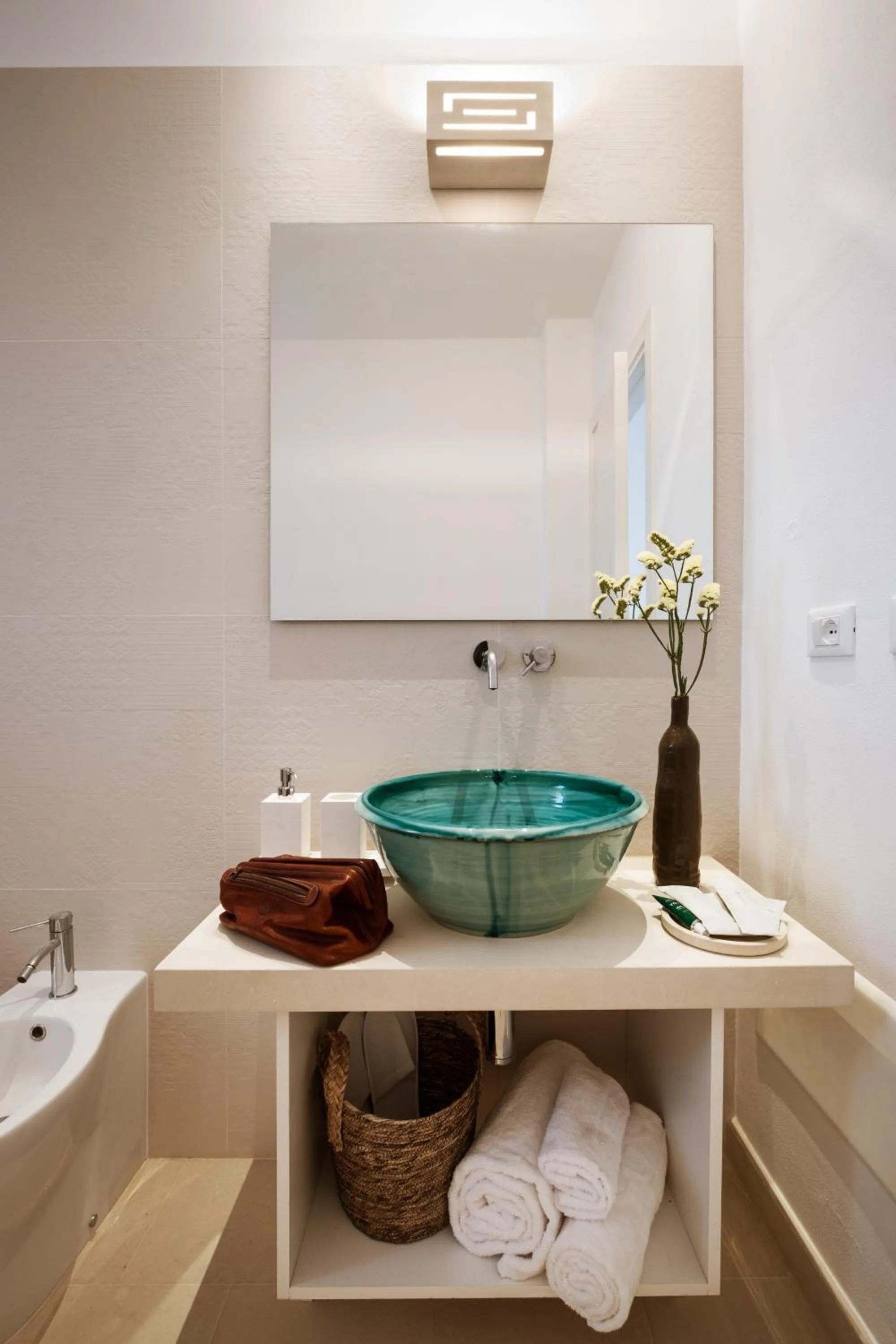 Shower in Secolario Masseria del Viverbene