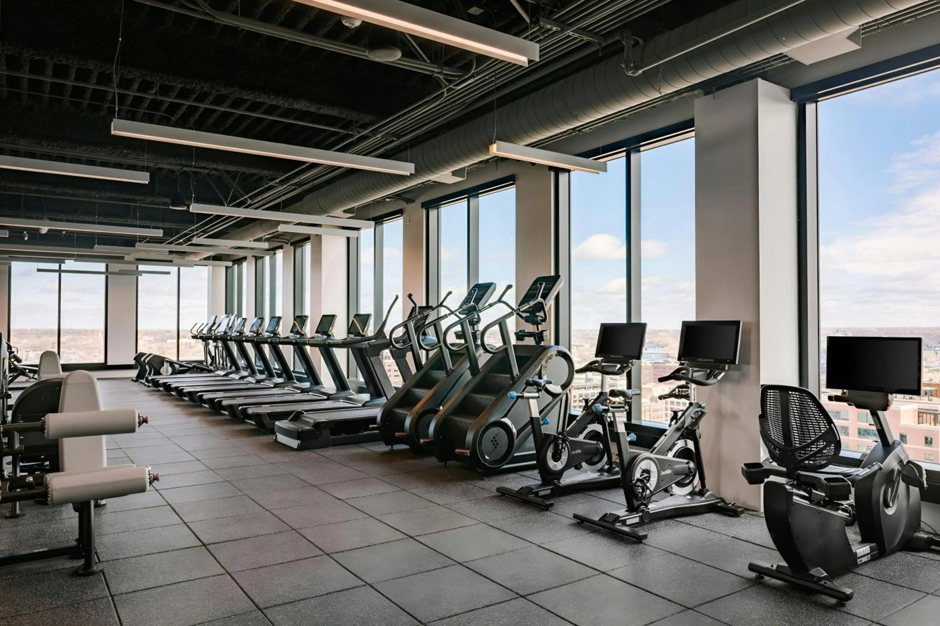 Fitness centre/facilities in Sonder by Marriott Bonvoy North Loop Green Apartments North Loop