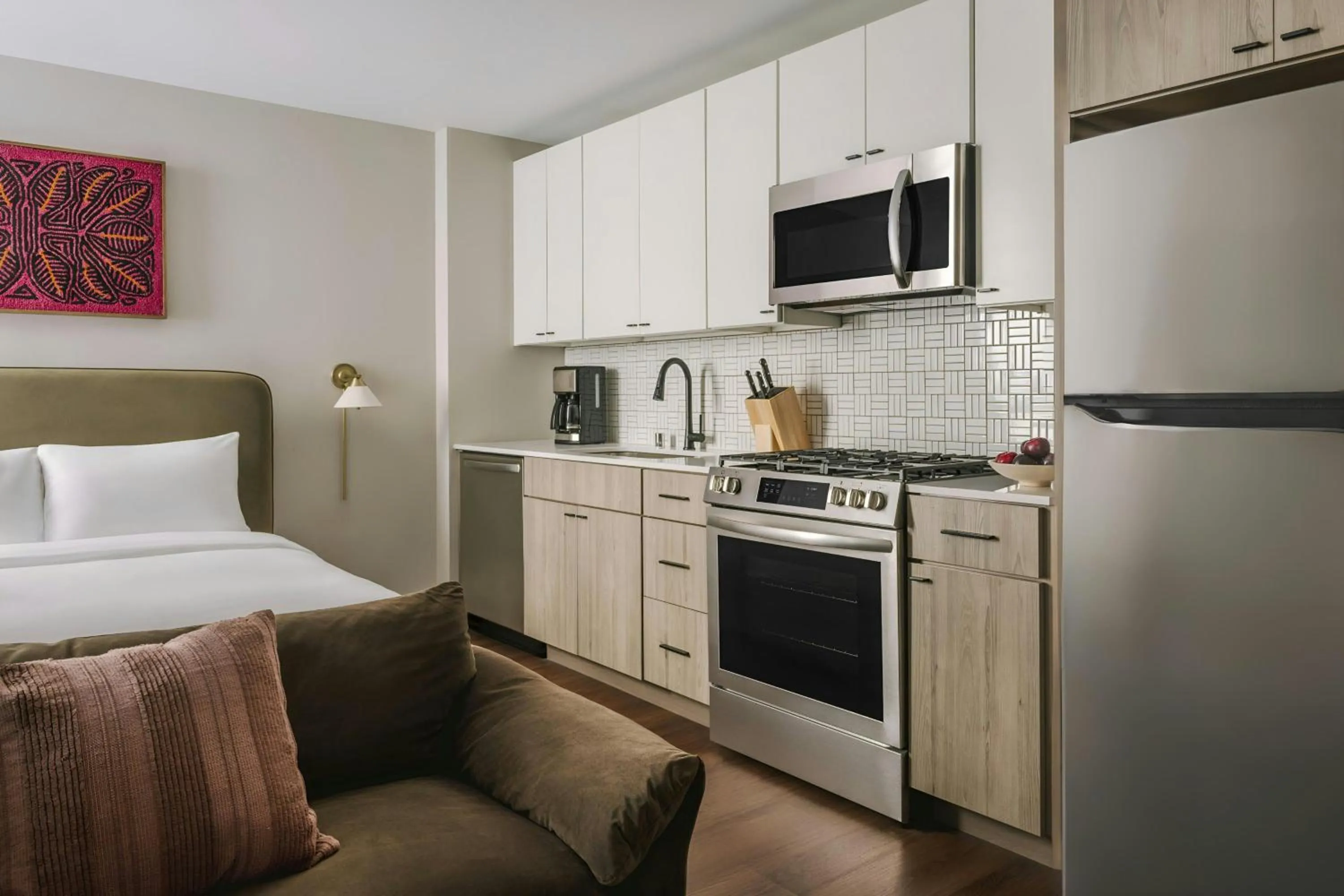 Kitchen or kitchenette, Bed in Sonder by Marriott Bonvoy North Loop Green Apartments North Loop
