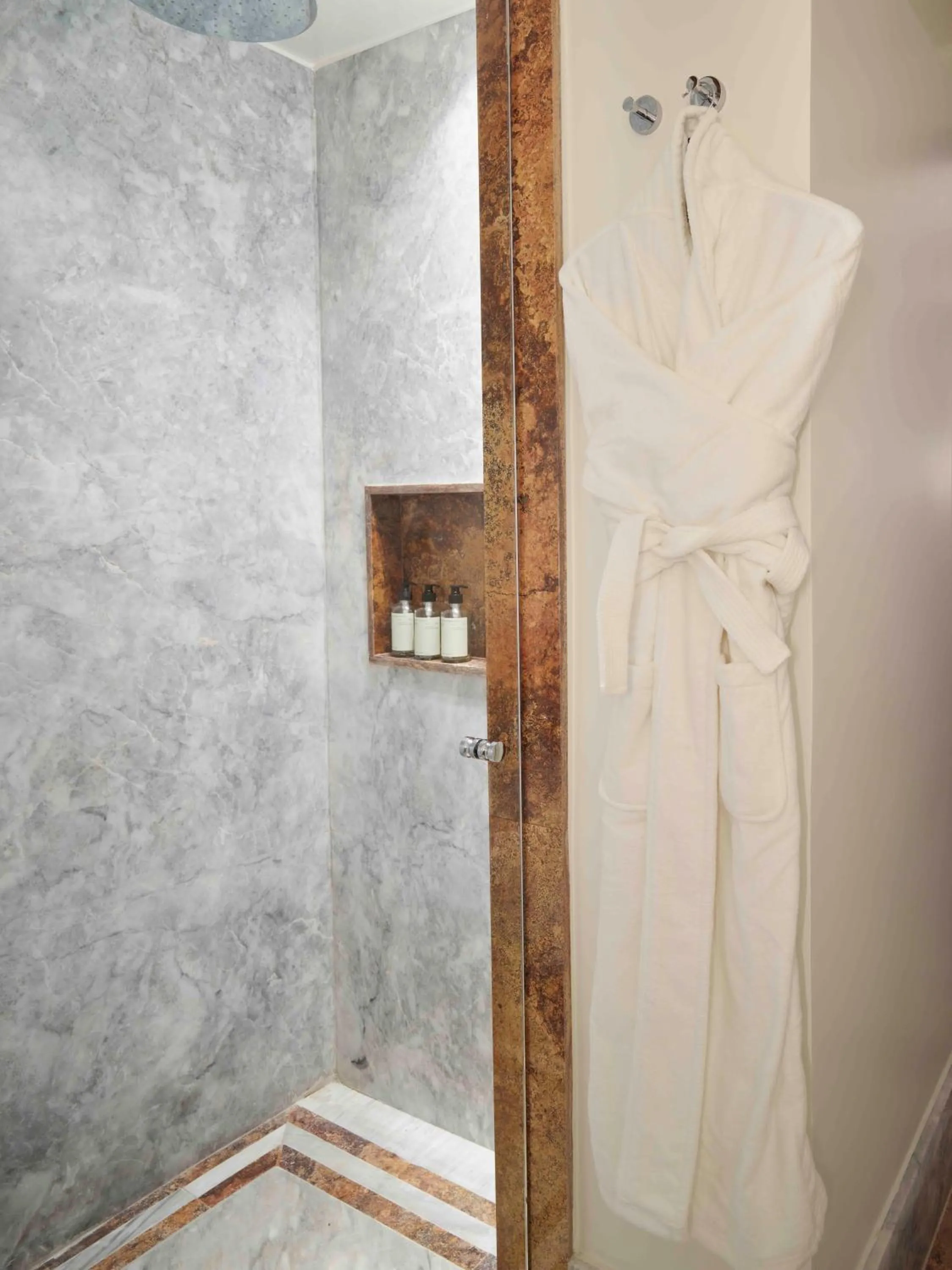 Bathroom in Hotel Dama