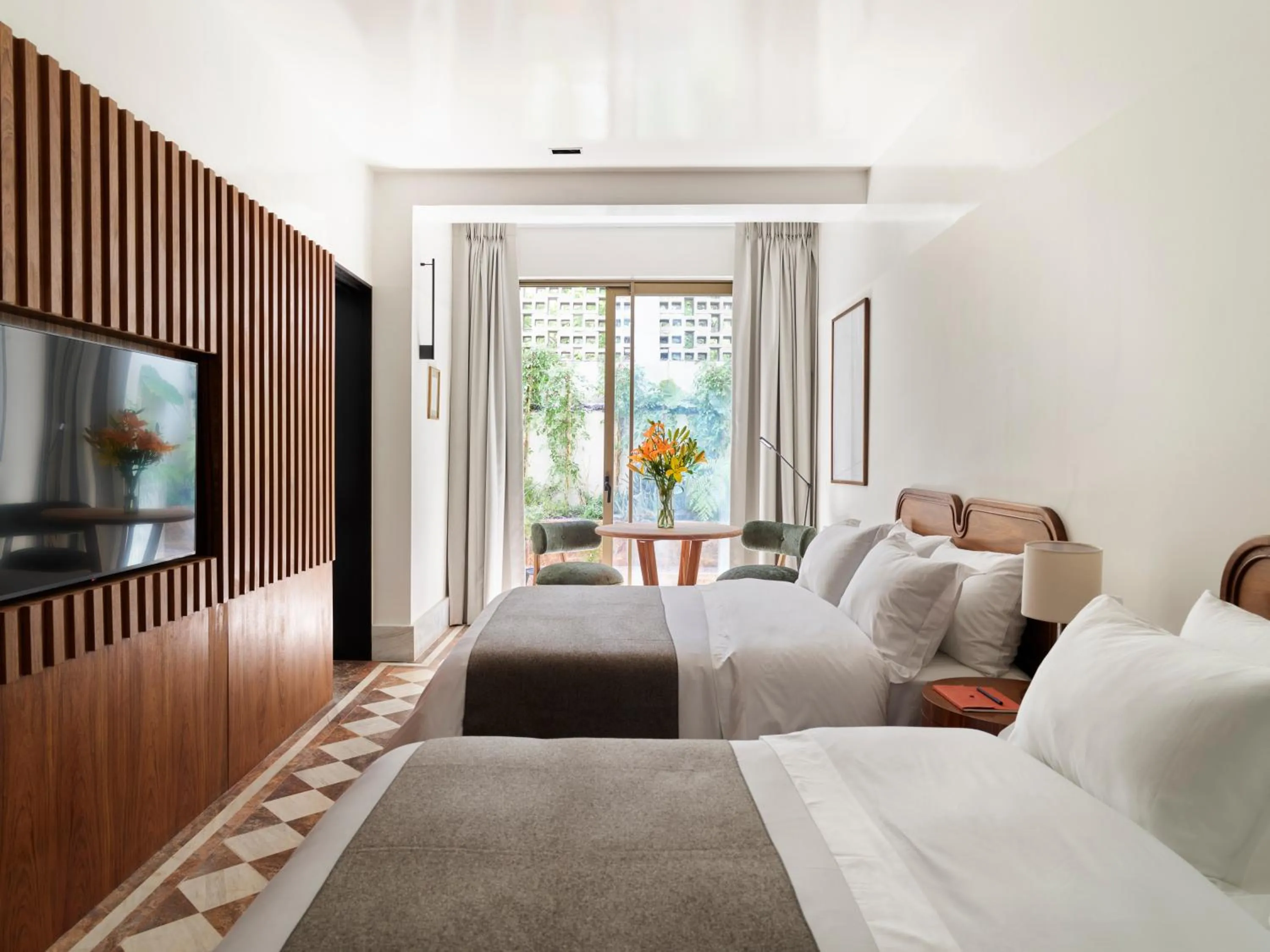 TV and multimedia, Bed in Hotel Dama