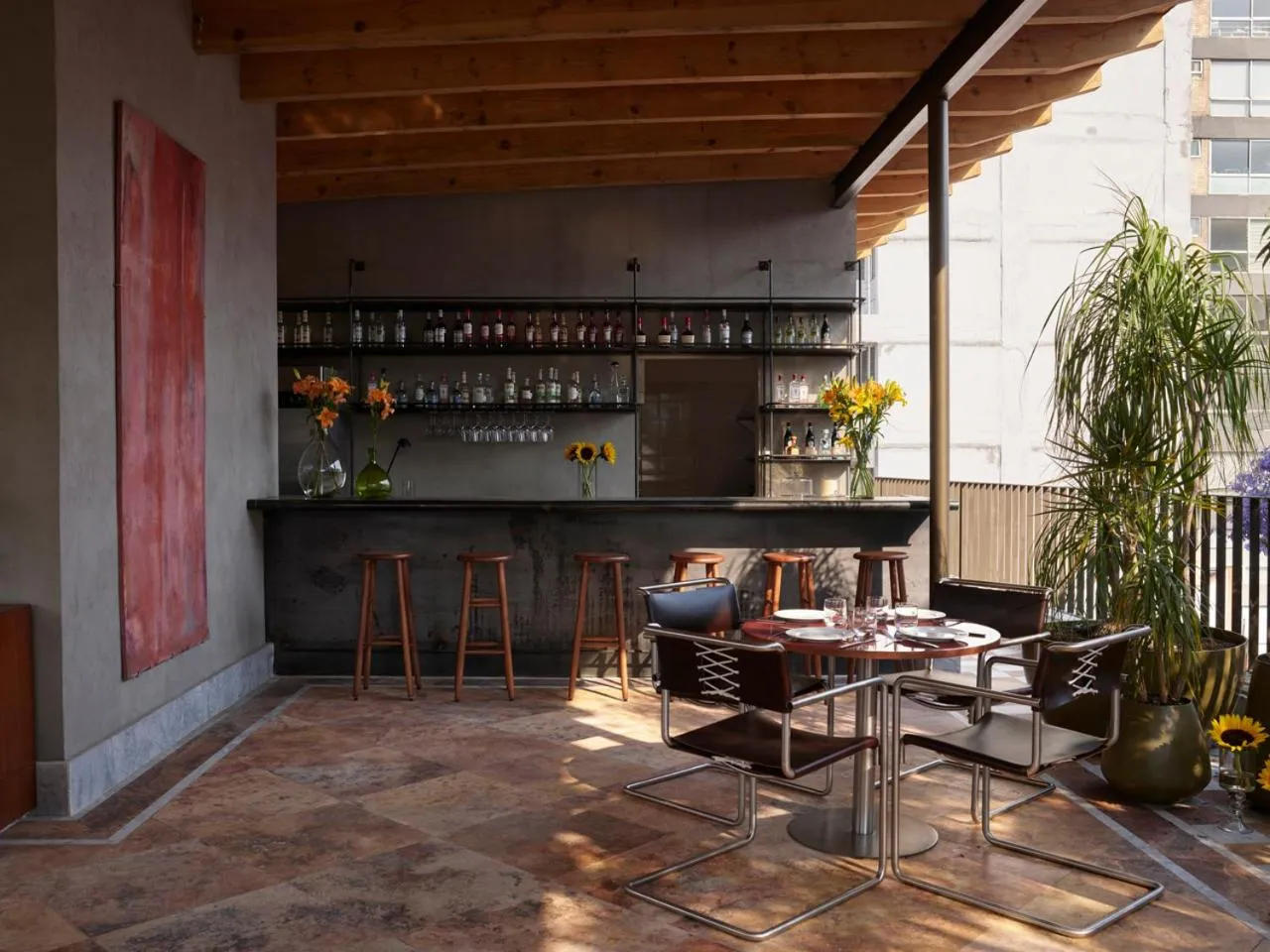 Restaurant/places to eat in Hotel Dama