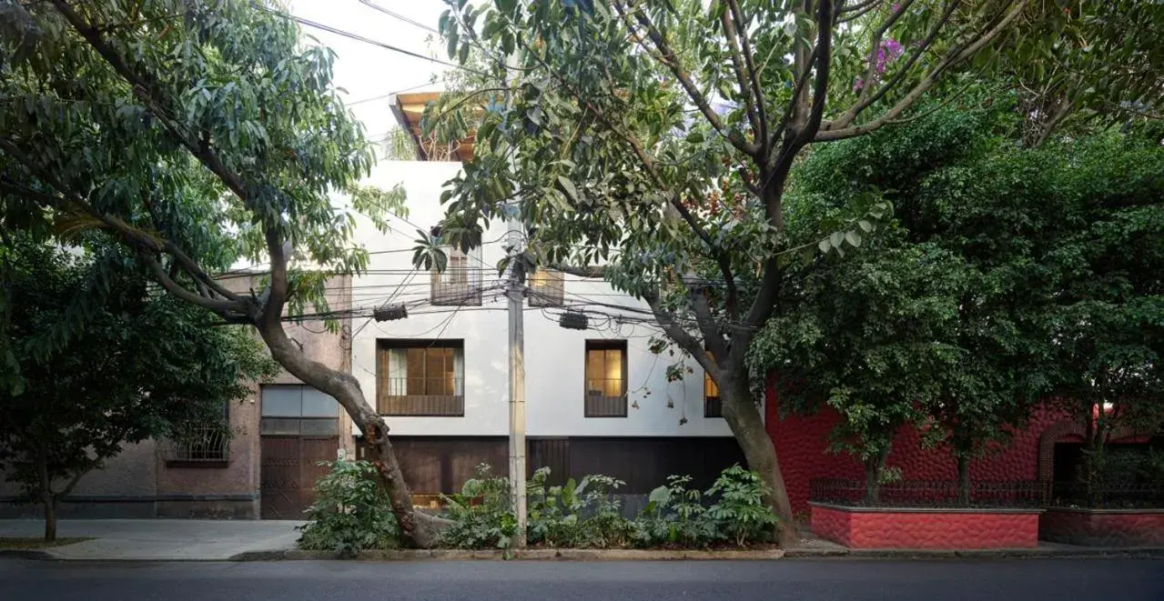 Property building in Hotel Dama Property building in Hotel Dama