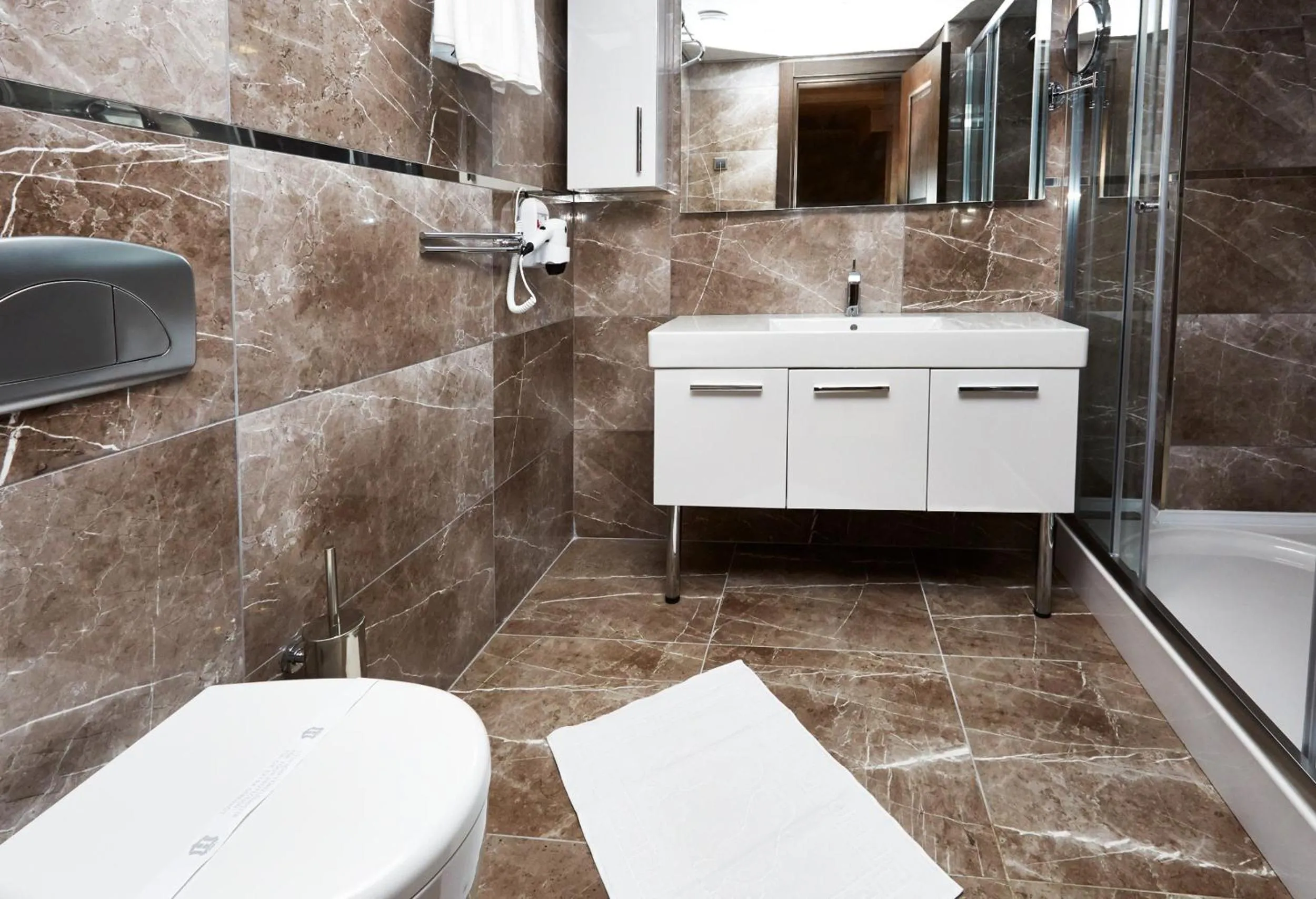 Shower in Royal Uzungol Hotel&Spa