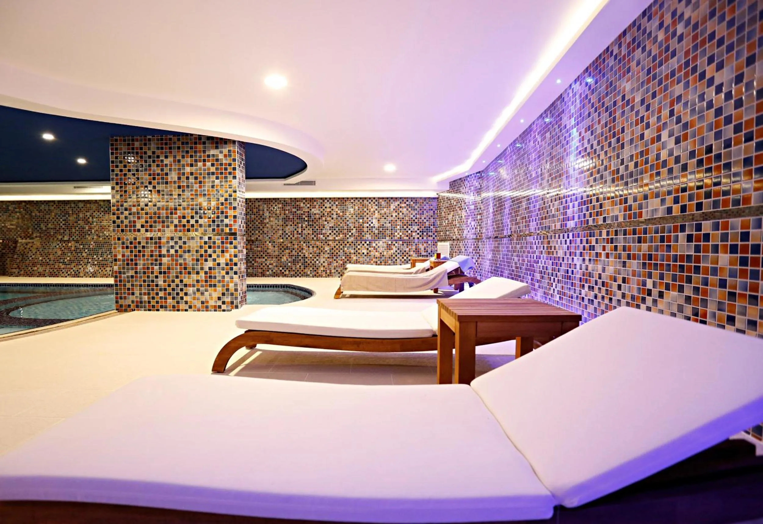 Swimming pool, Bed in Royal Uzungol Hotel&Spa
