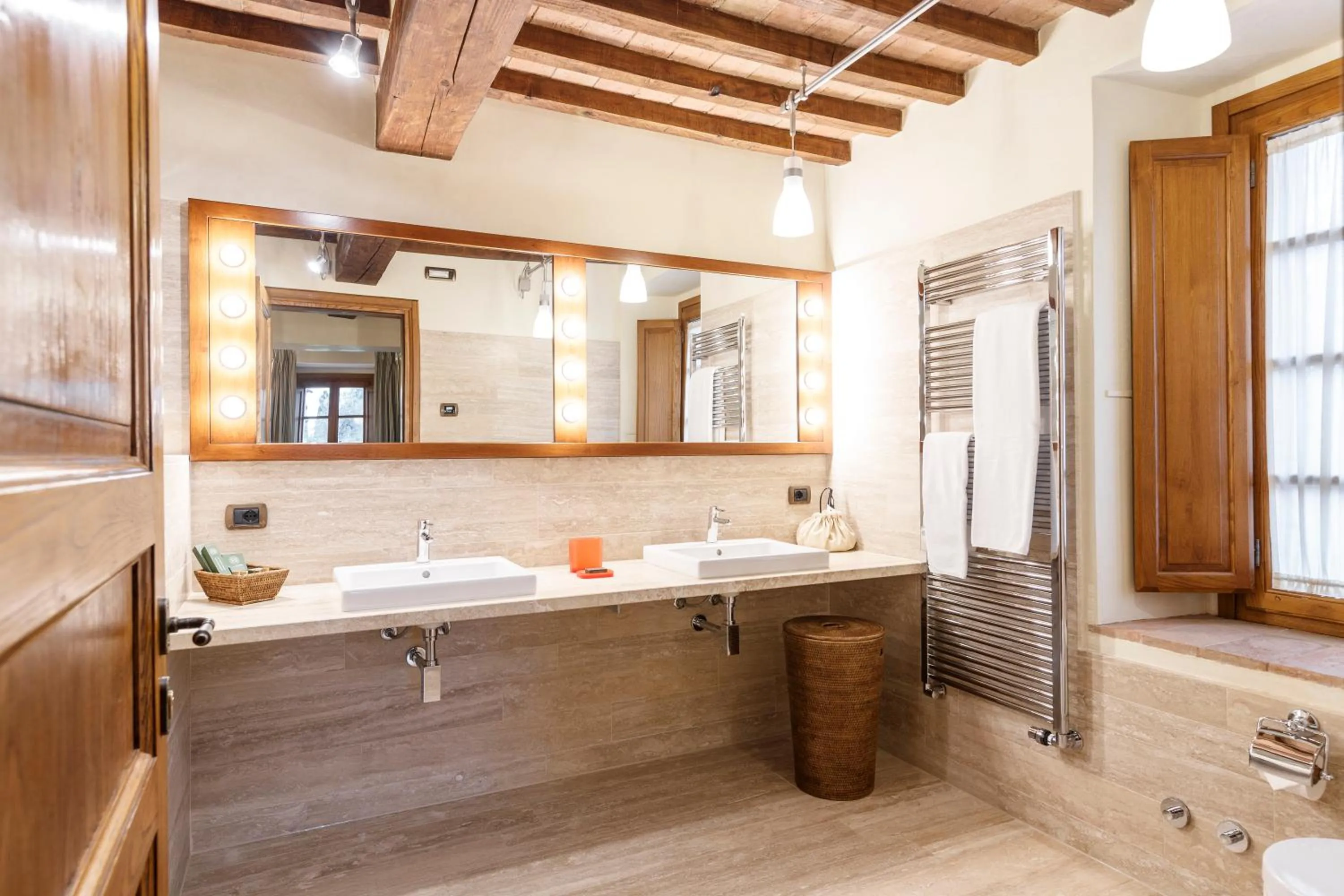 Shower in Wine Relais In Montecucco - ColleMassari Hospitality