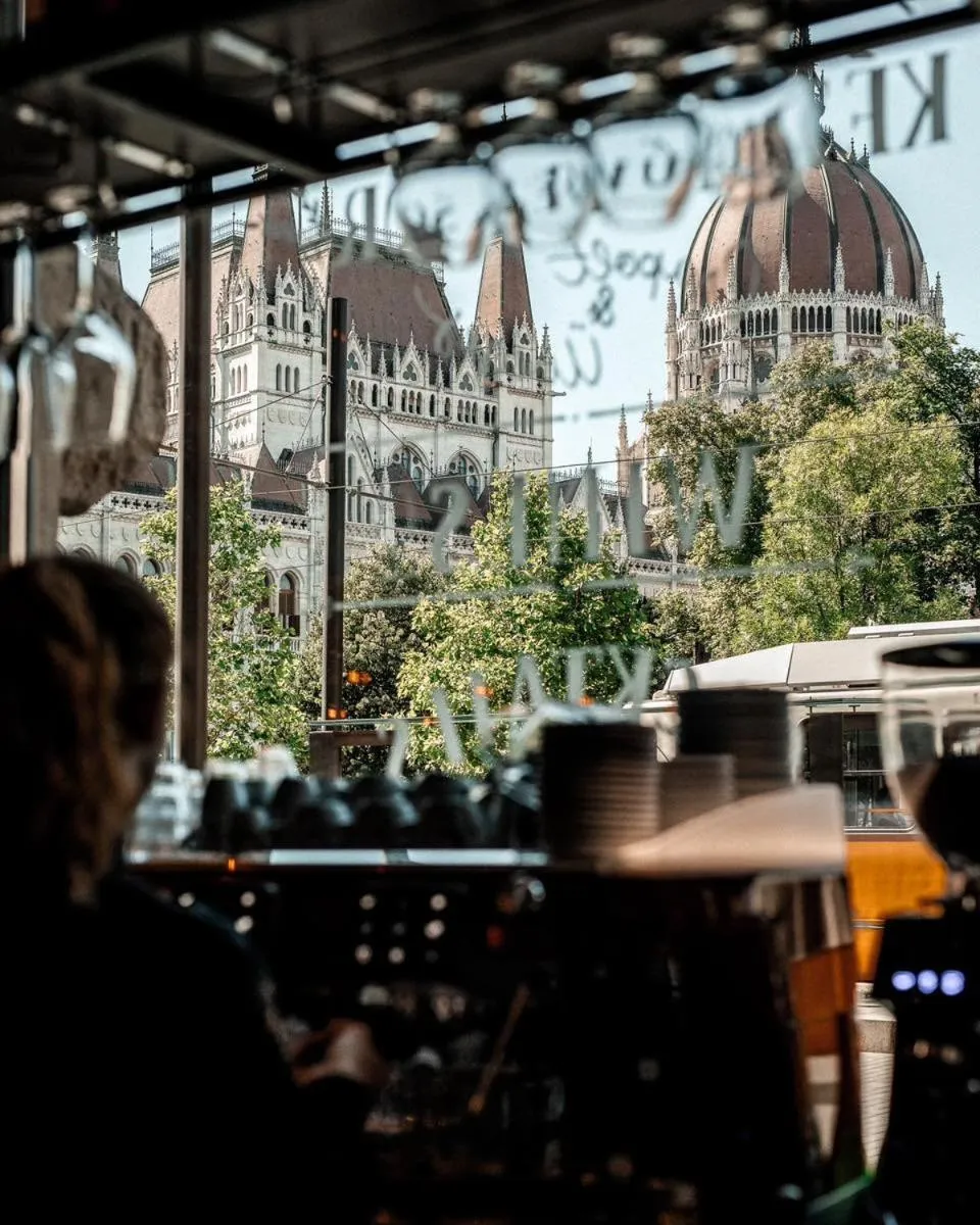 Restaurant/places to eat in Anabelle Bed and Budapest