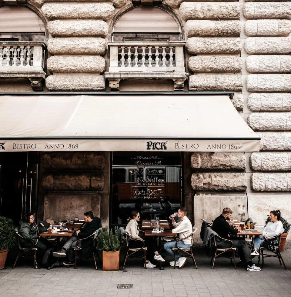 Restaurant/places to eat in Anabelle Bed and Budapest