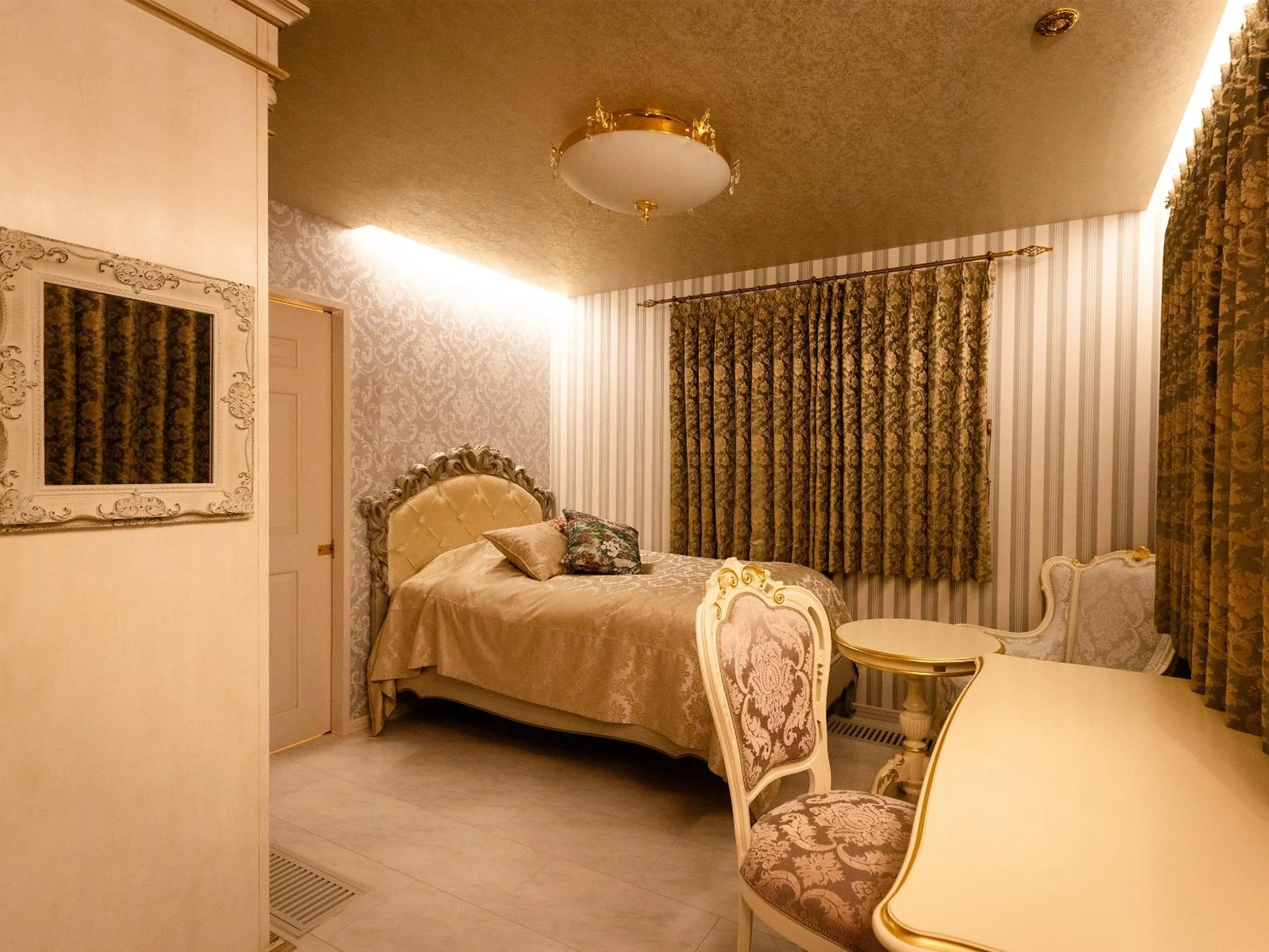 Bed in Tokachi Nakasatsunai Glamping Resort Feriendorf