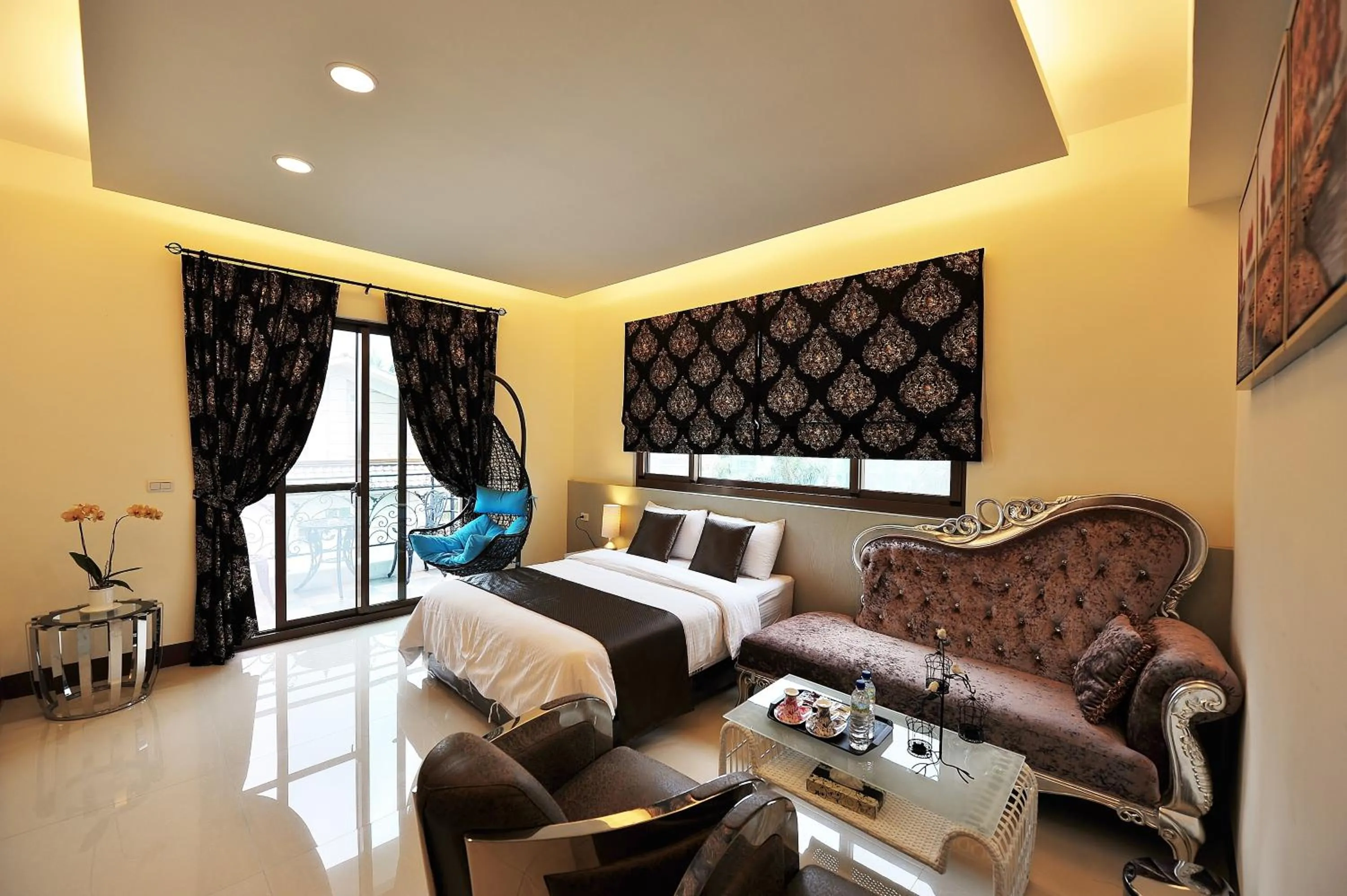 Day in White Palace B&B