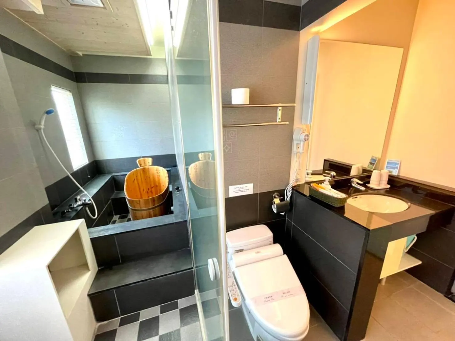 Bathroom in White Palace B&B